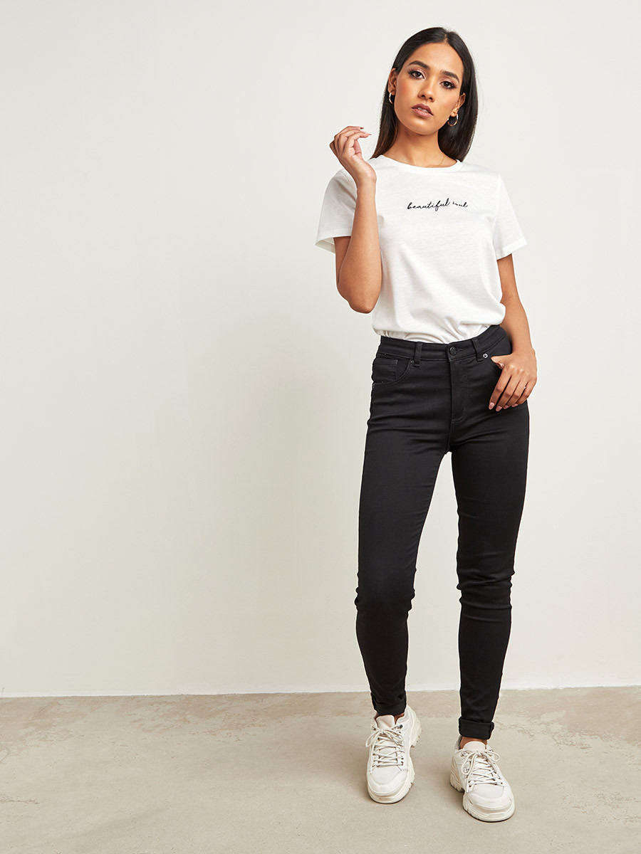 تيشيرت مطرز بأكمام قصيرة من ستايلي-women-clothing-tshirts-image-5