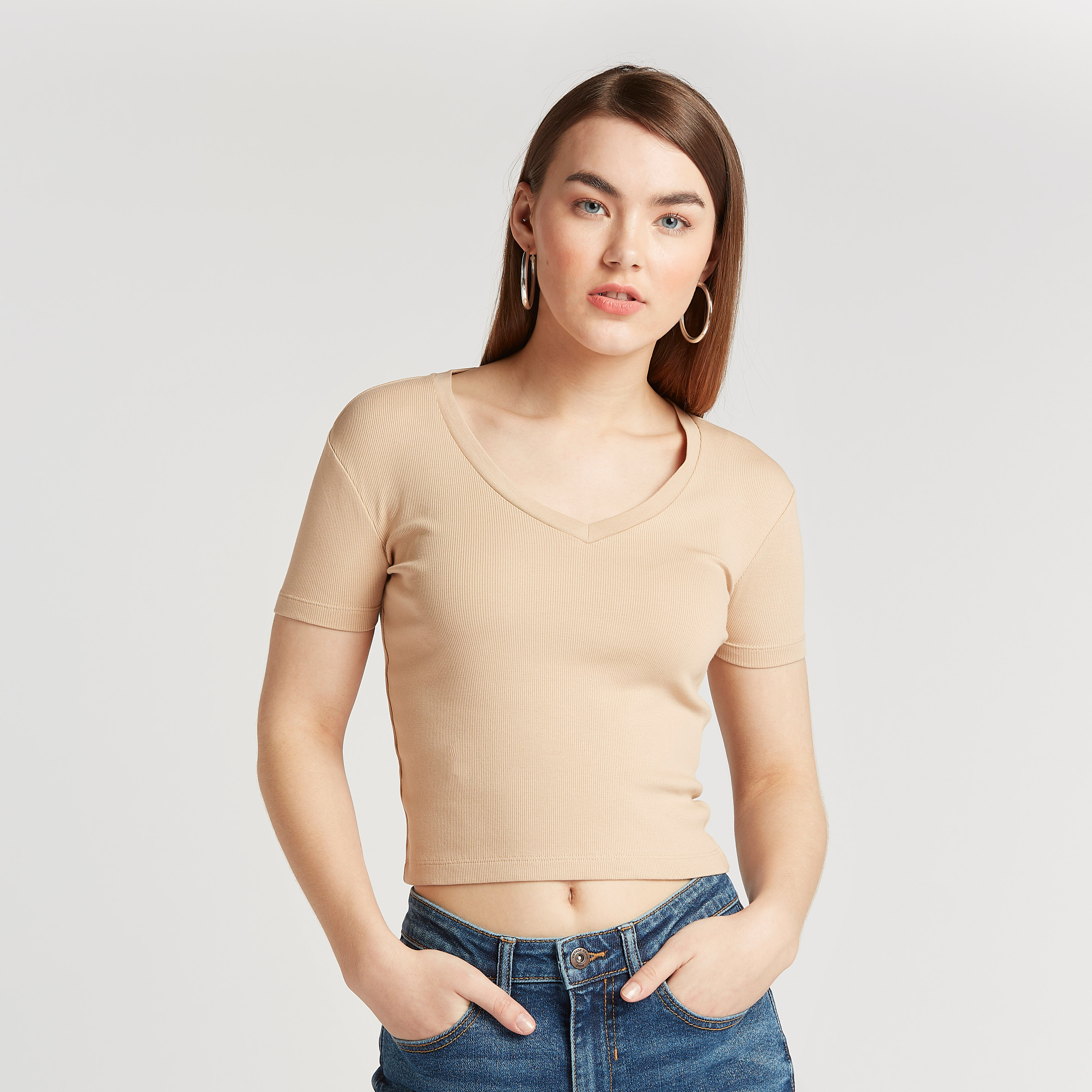 بلوزة سليم قصيرة بارزة الملمس بياقة v وأكمام قصيرة-women-clothing-tshirts-image-1