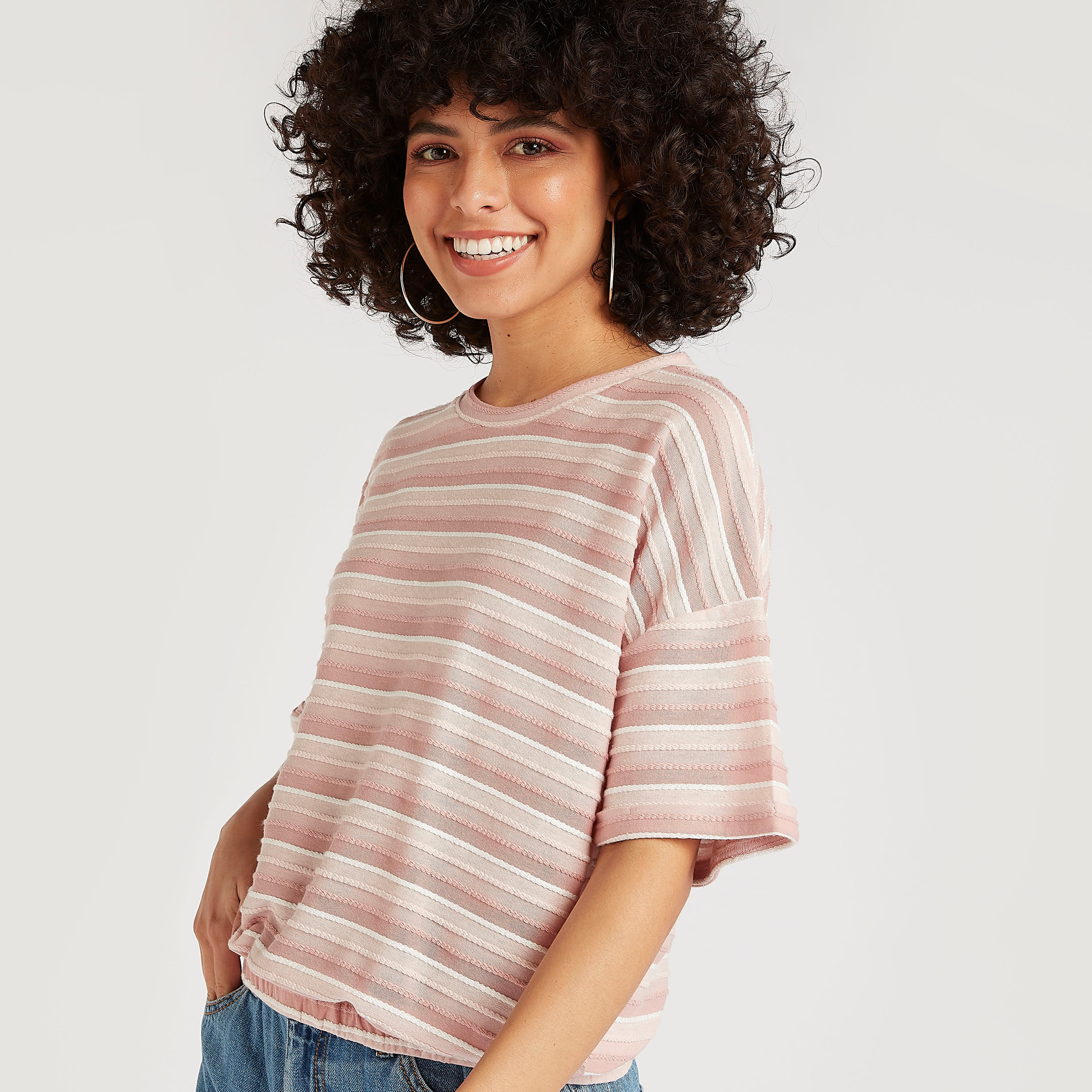تيشيرت مقلّم بياقة ضيّقة وأكمام قصيرة-women-clothing-tshirts-image-1