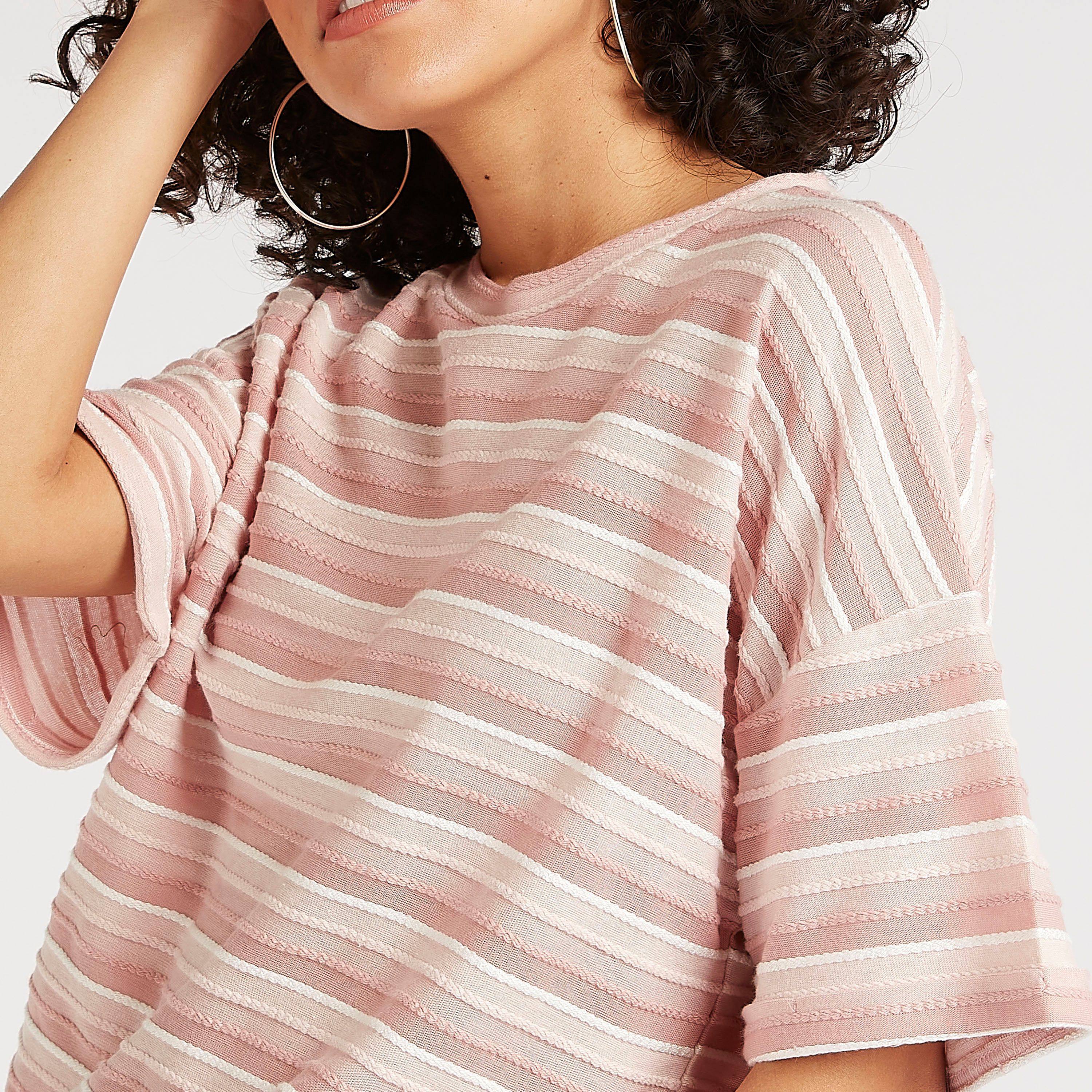 تيشيرت مقلّم بياقة ضيّقة وأكمام قصيرة-women-clothing-tshirts-image-3
