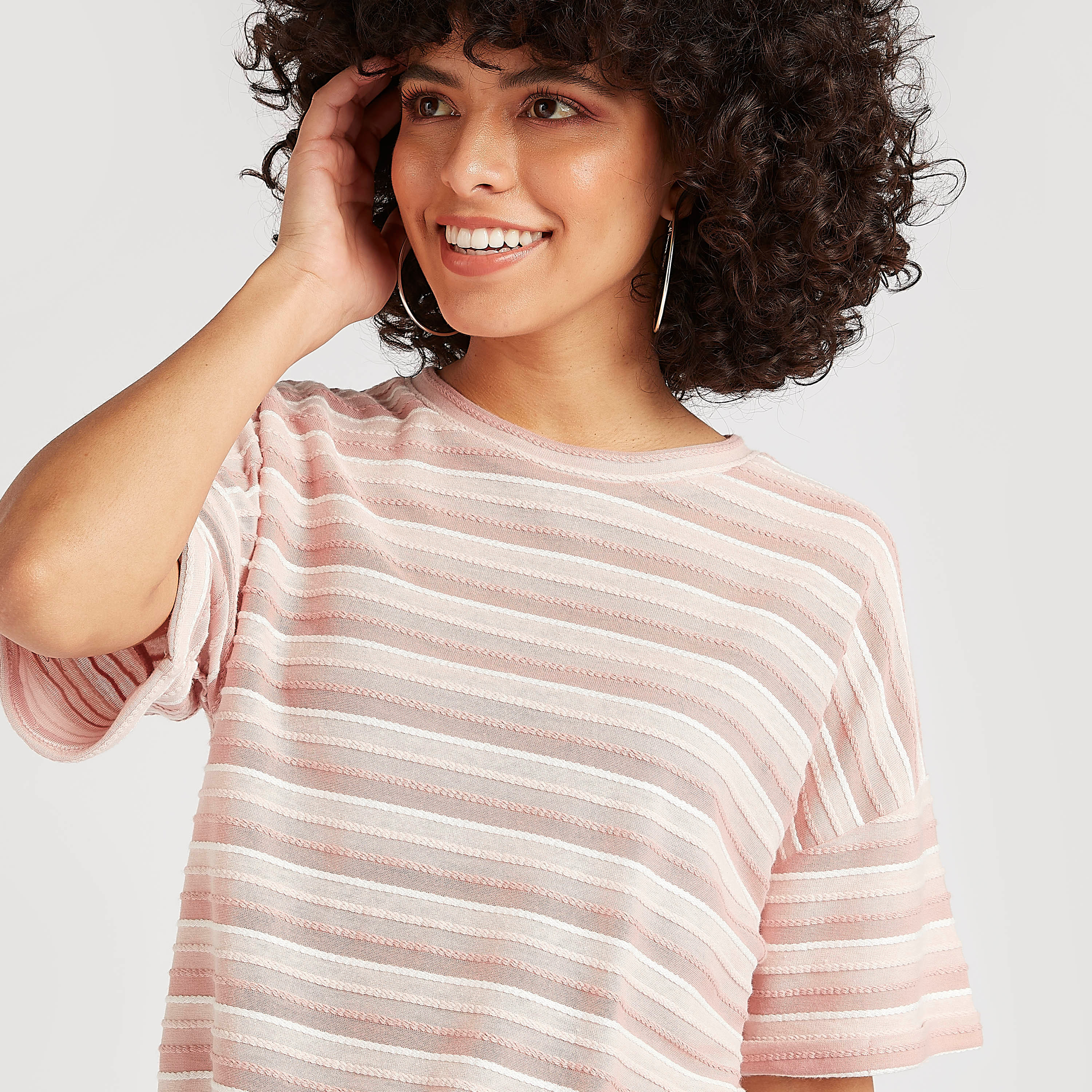 تيشيرت مقلّم بياقة ضيّقة وأكمام قصيرة-women-clothing-tshirts-image-5