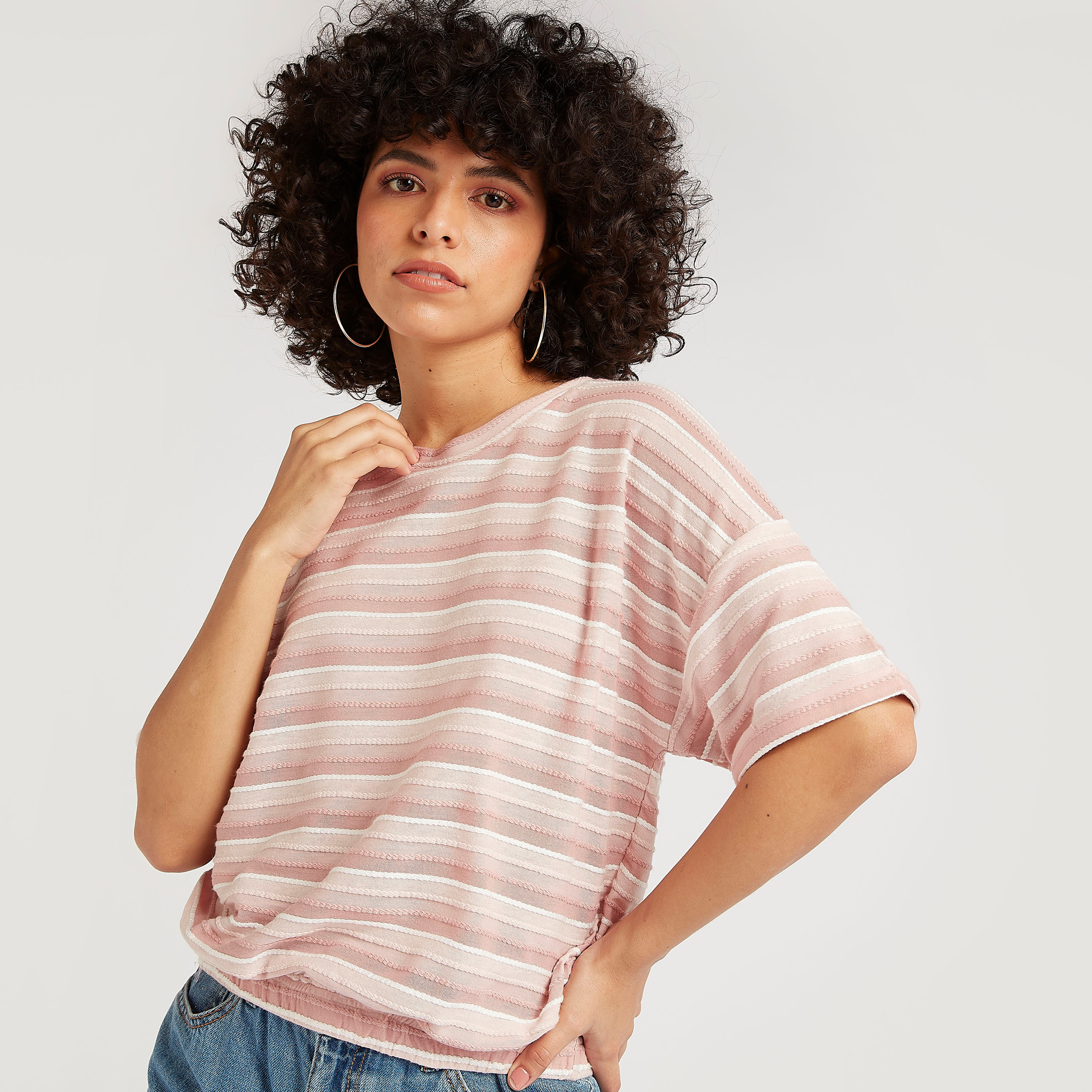 تيشيرت مقلّم بياقة ضيّقة وأكمام قصيرة-women-clothing-tshirts-image-6