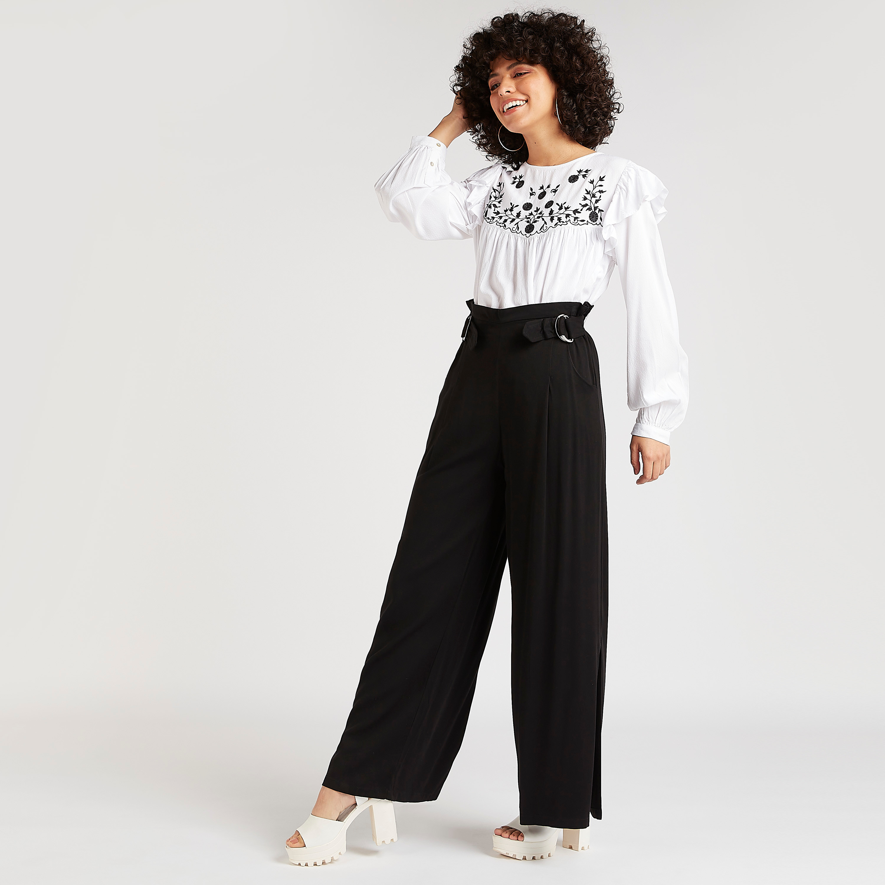بلوزة مطرزة يوكي بأكمام طويلة وتفاصيل كشكشة-women-clothing-shirtsandblouses-blouses-image-2