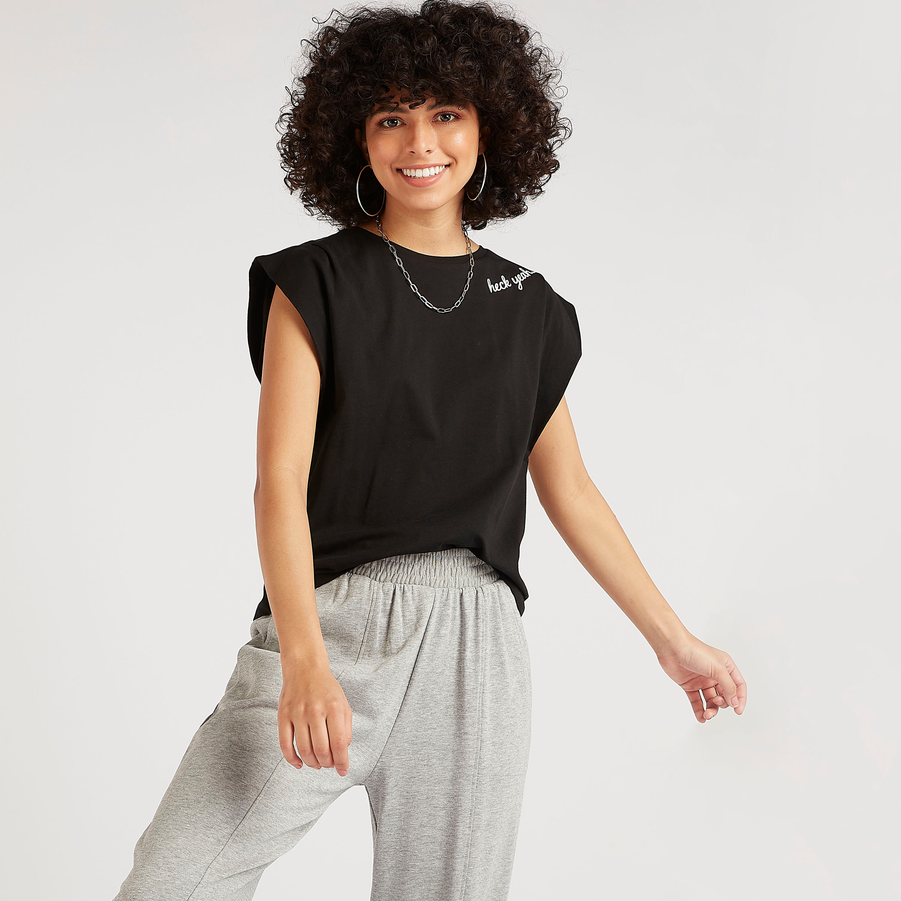 تيشيرت دون أكمام بياقة ضيّقة وطبعات-women-clothing-tshirts-image-1