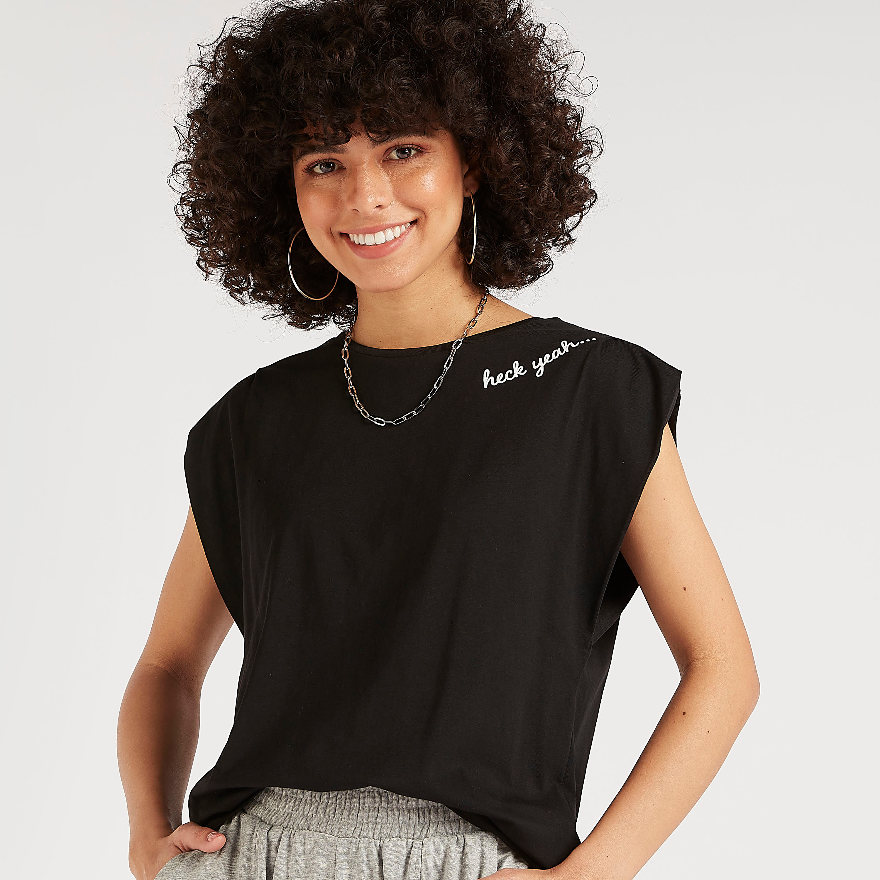 تيشيرت دون أكمام بياقة ضيّقة وطبعات-women-clothing-tshirts-image-3