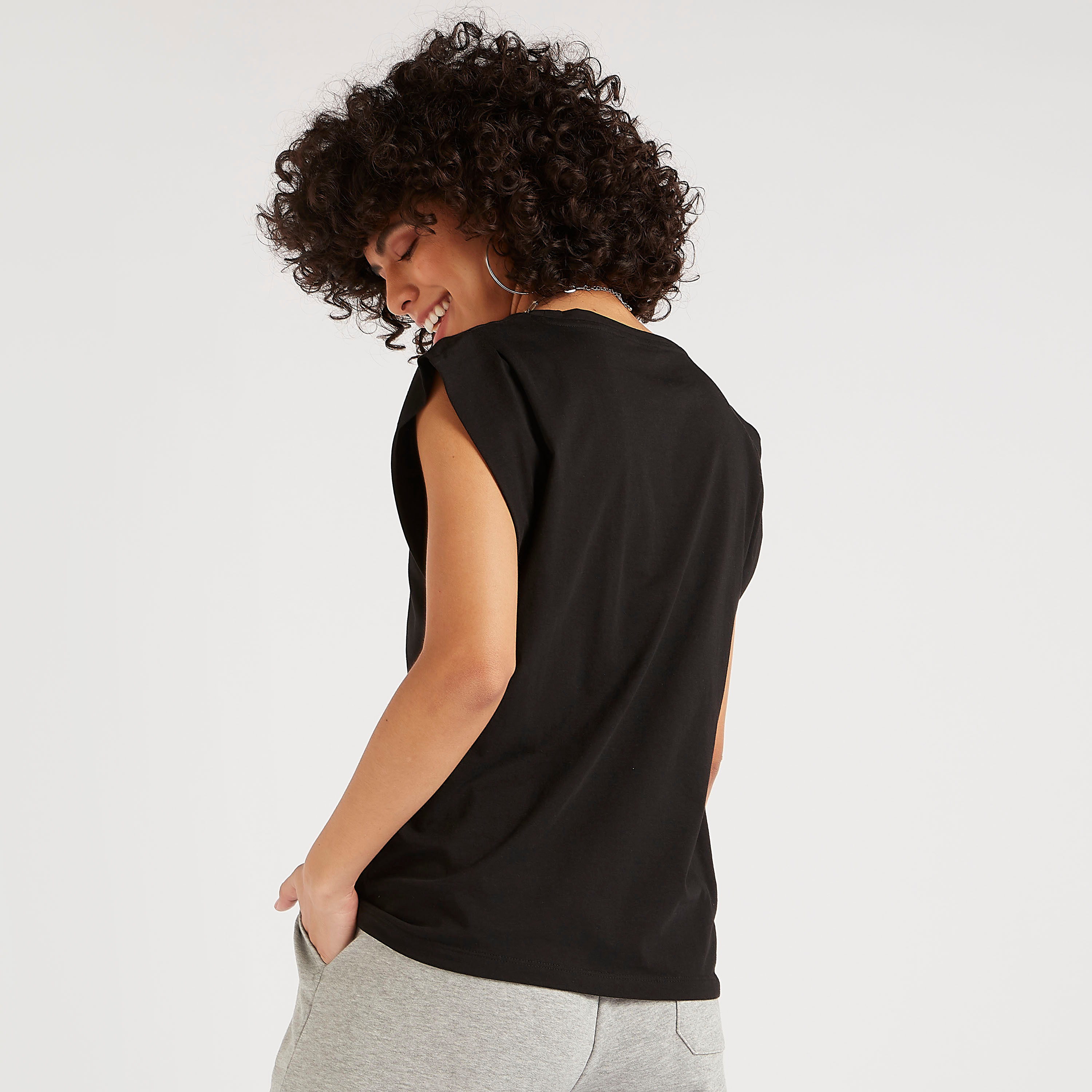 تيشيرت دون أكمام بياقة ضيّقة وطبعات-women-clothing-tshirts-image-4