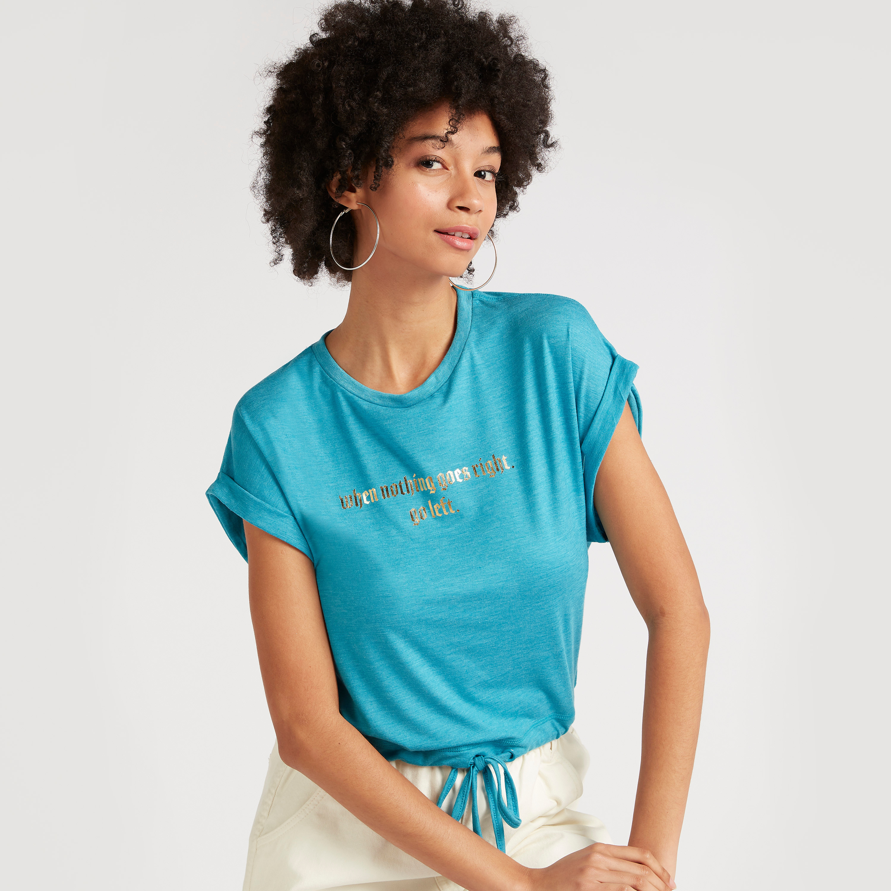 تيشيرت بأكمام كاب وأطراف برباط وطبعات شعار-women-clothing-tshirts-image-1