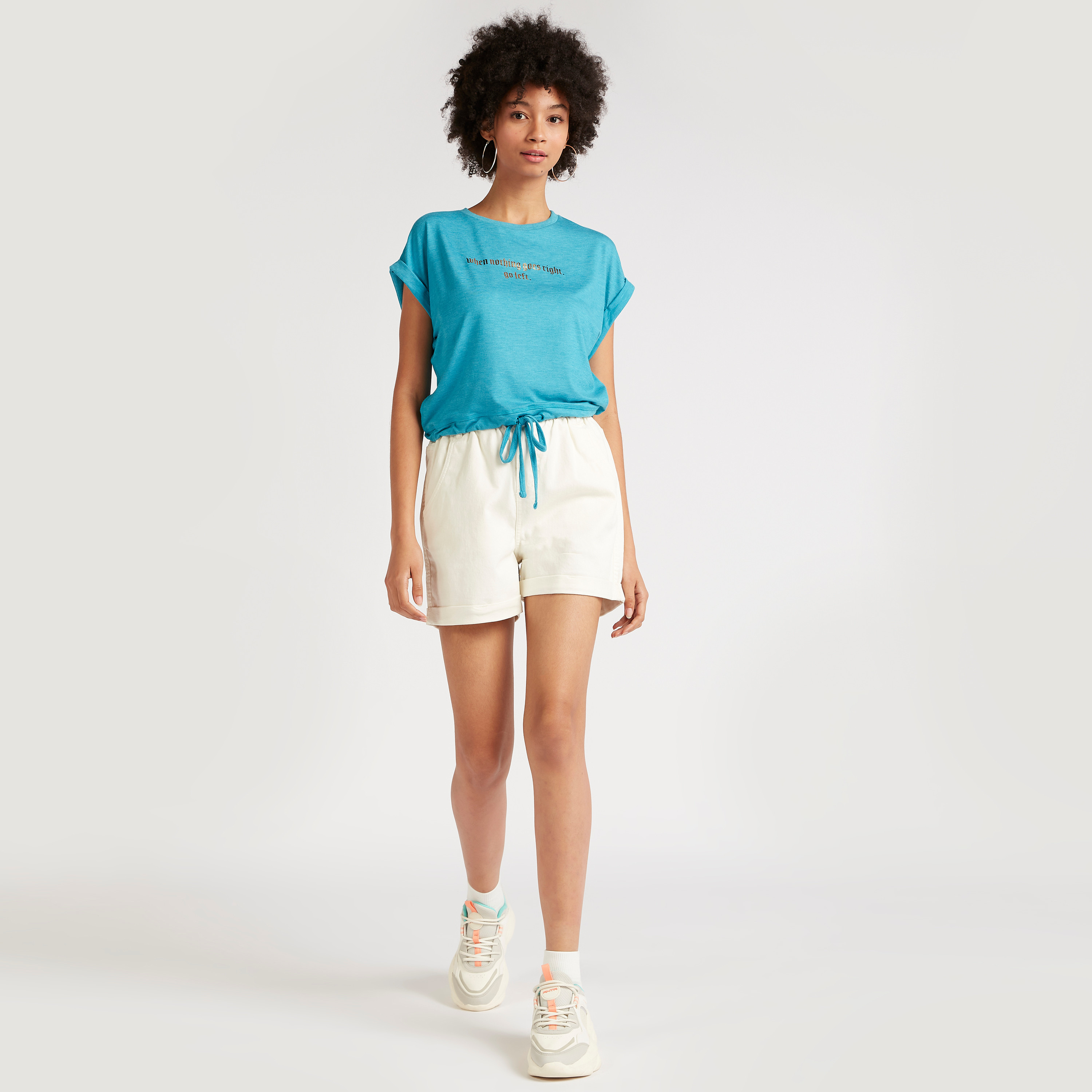 تيشيرت بأكمام كاب وأطراف برباط وطبعات شعار-women-clothing-tshirts-image-2