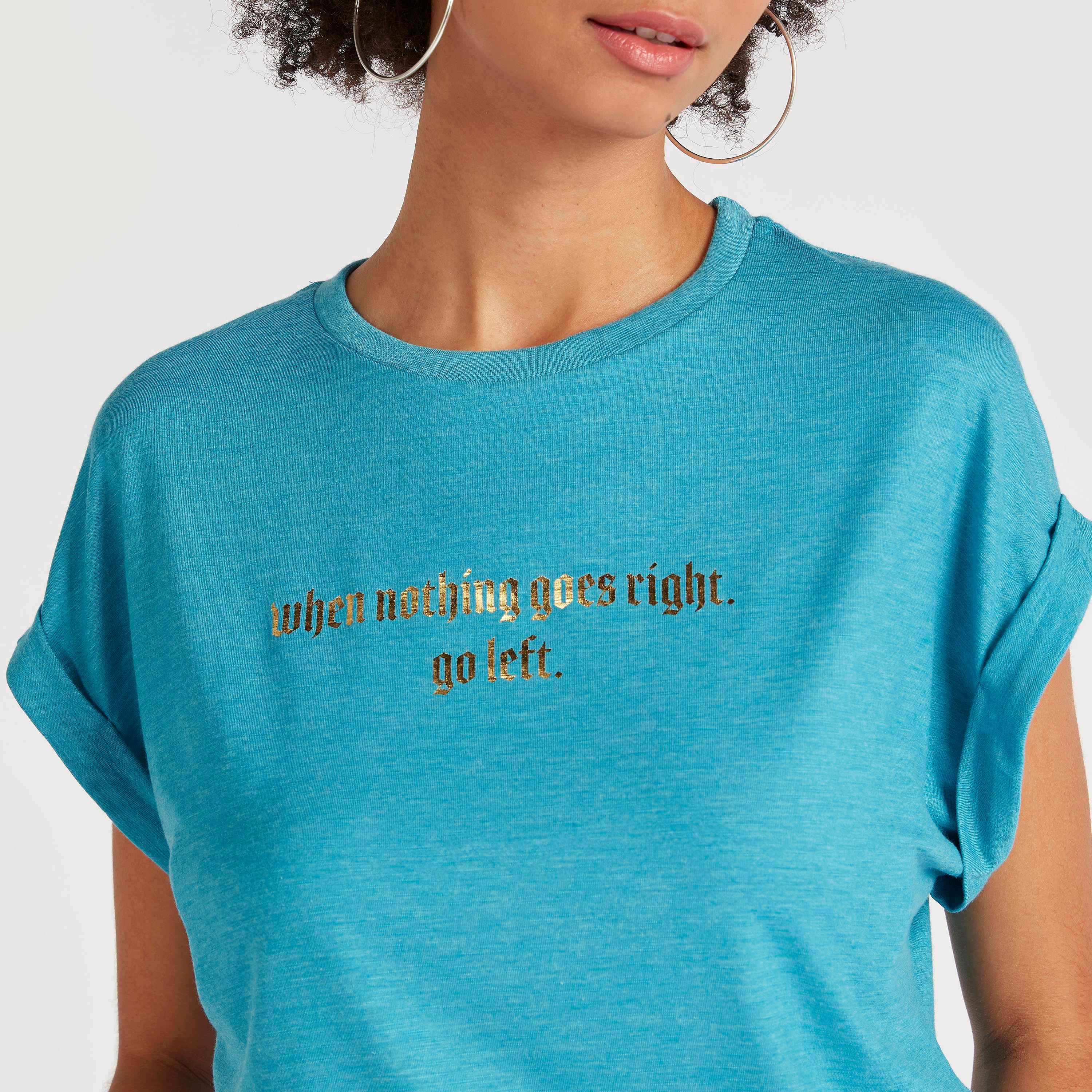 تيشيرت بأكمام كاب وأطراف برباط وطبعات شعار-women-clothing-tshirts-image-3