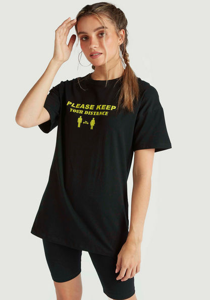 Slogan Print Longline T-shirt with Crew Neck and Short Sleeves