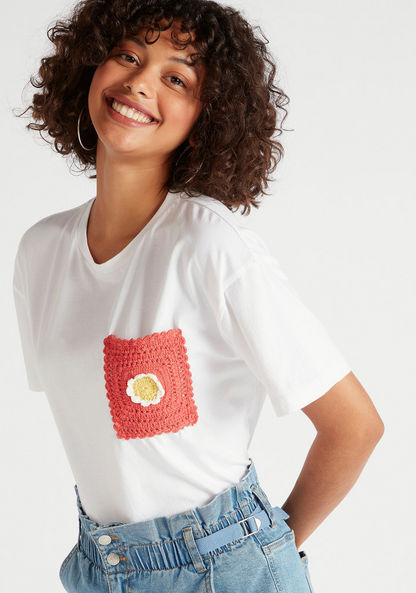 Crochet Pocket Accented T-shirt with Crew Neck and Short Sleeves