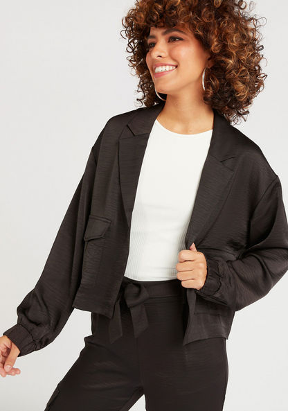 Solid Lightweight Jacket with Lapel Collar and Flap Pockets