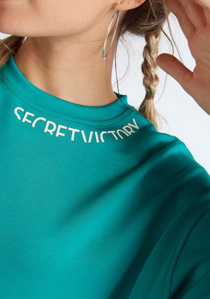 Slogan Print Sweatshirt with Crew Neck and Long Sleeves
