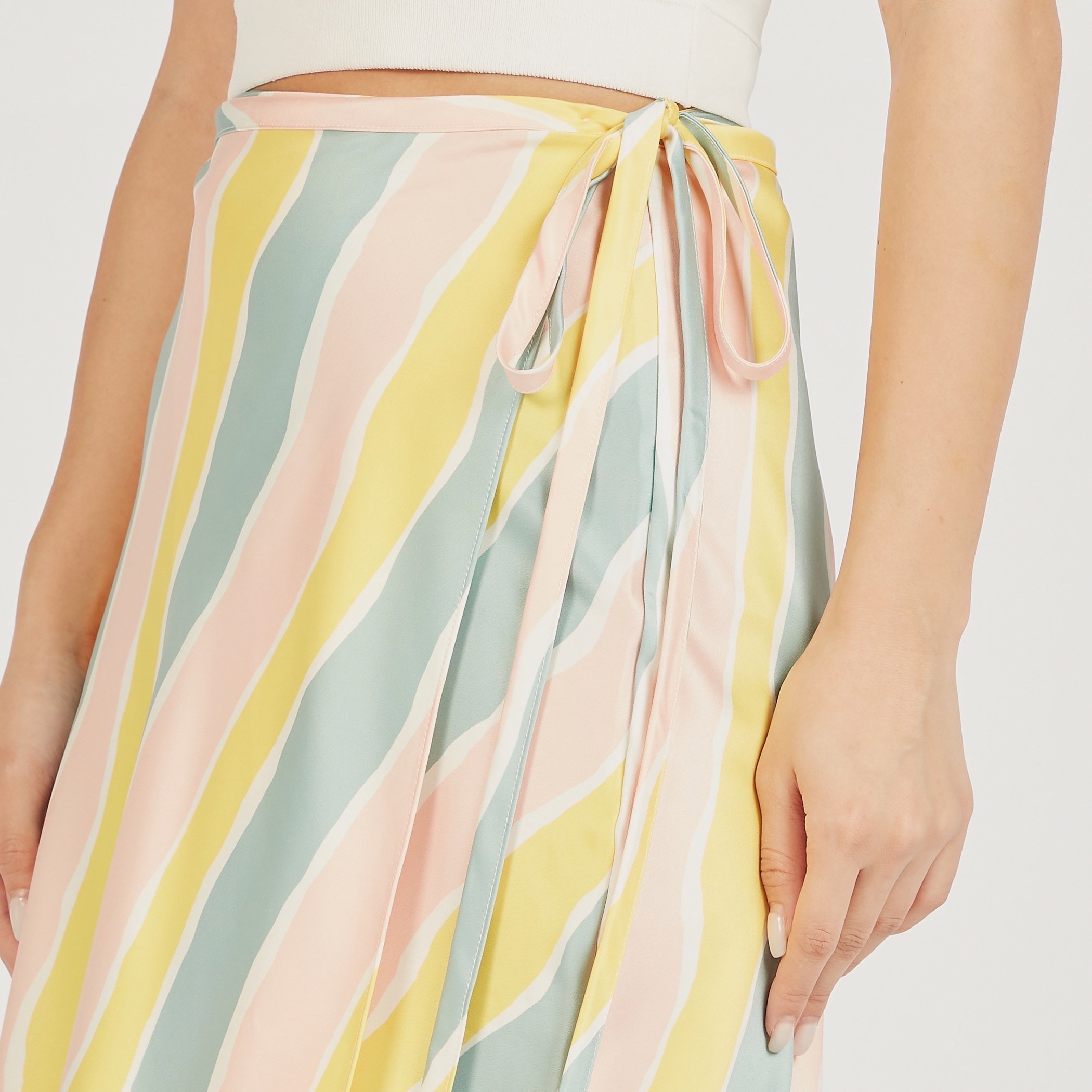 تنورة ميدي ملفوفة ومقلّمة برباط على الخصر-women-clothing-skirts-image-3
