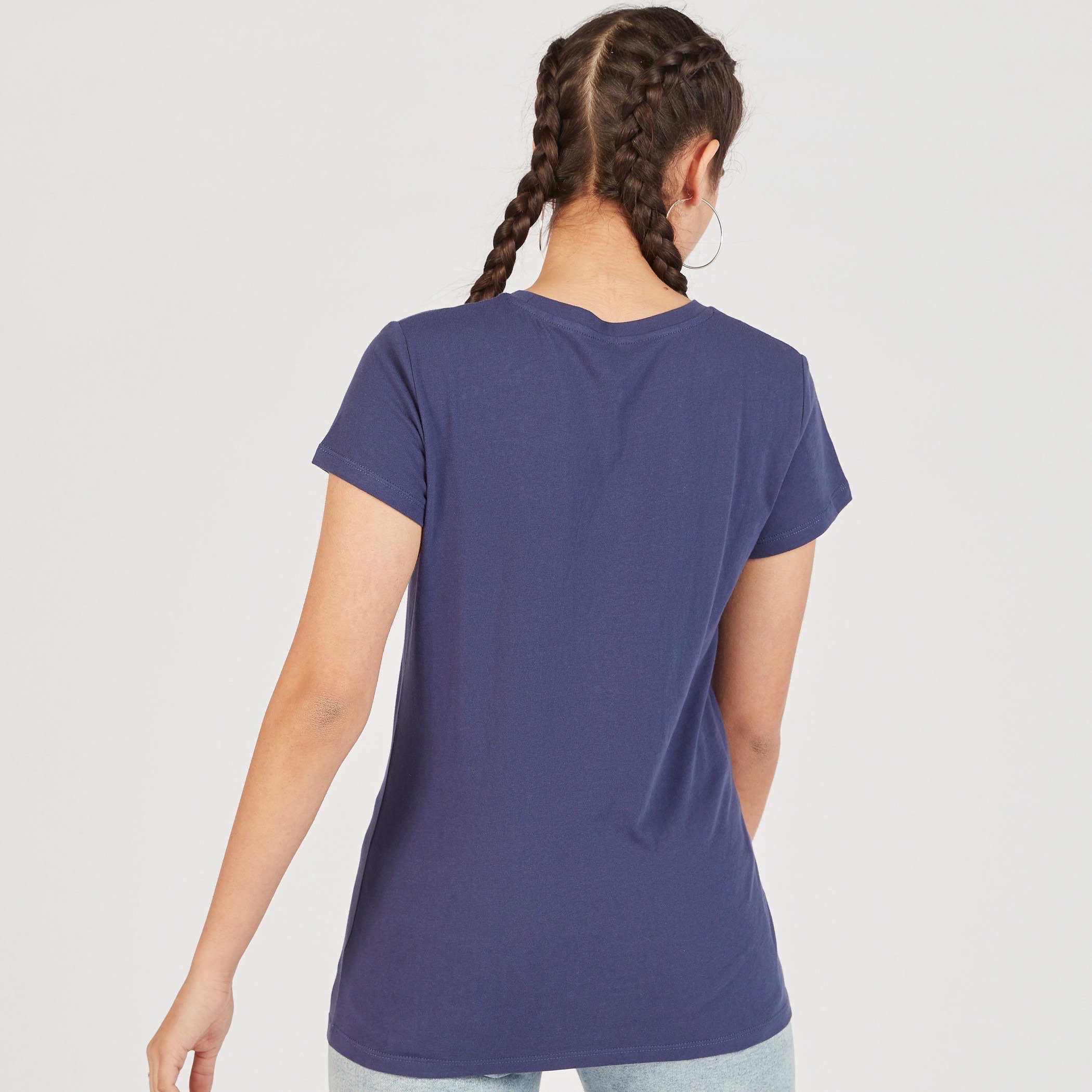 تيشيرت بياقة ضيّقة وأكمام قصيرة وطبعات جرافيك-women-clothing-tshirts-image-4