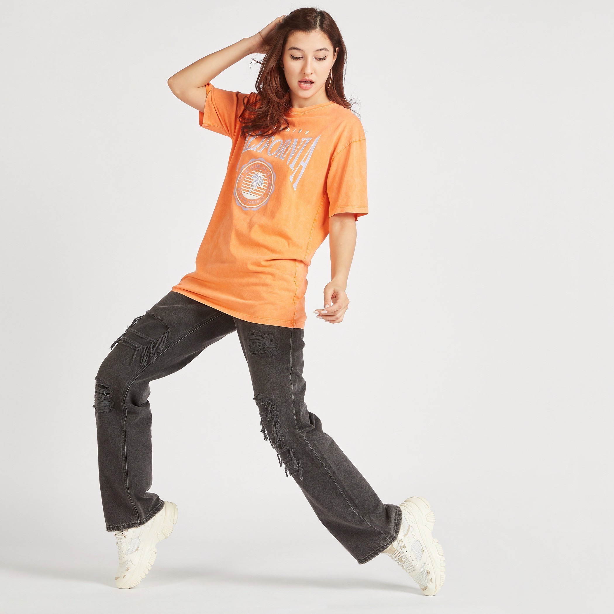 تيشيرت فضفاض بطبعات وياقة ضيّقة وأكمام قصيرة-women-clothing-tshirts-image-2