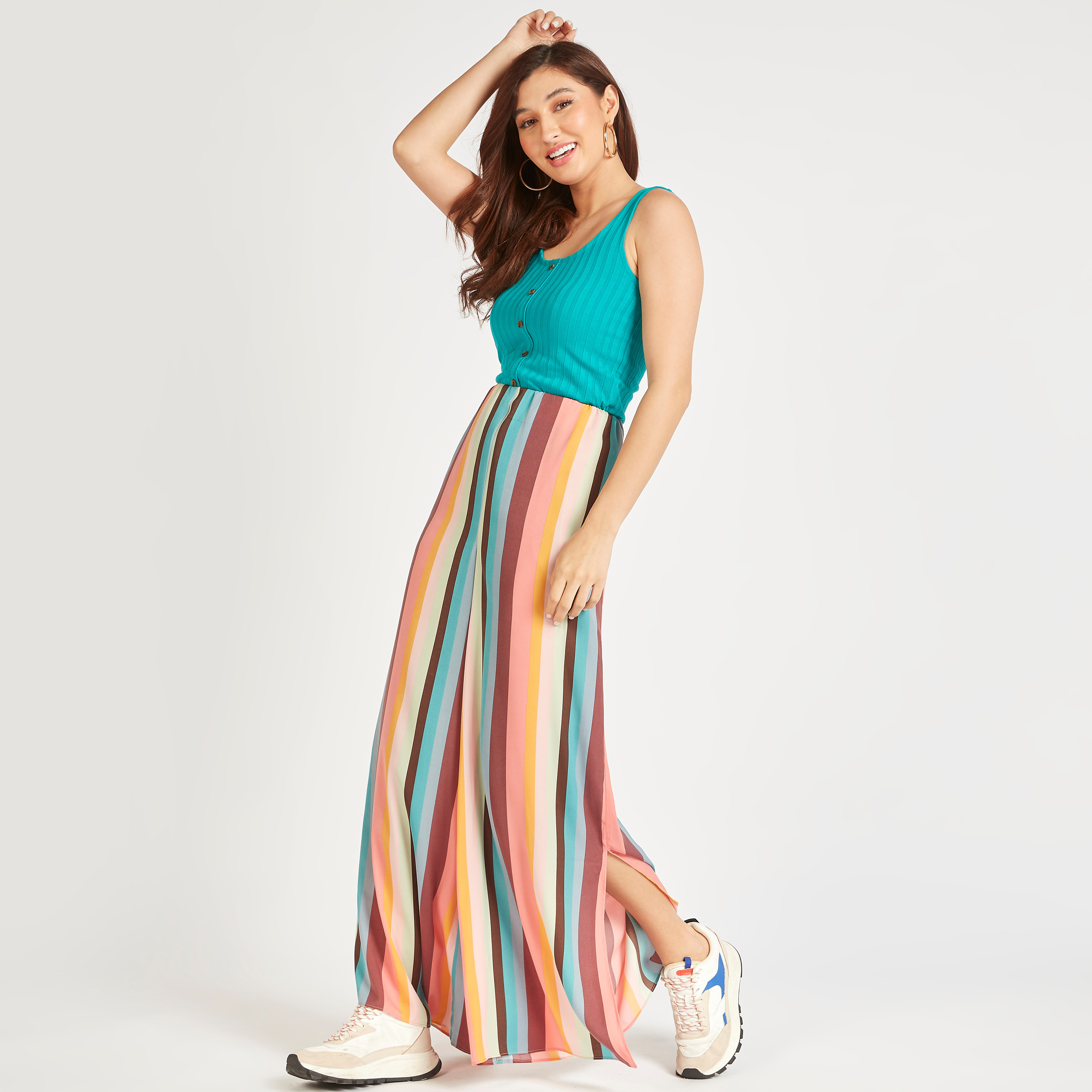 بلوزة دون أكمام سادة بياقة عميقة وإغلاق بأزرار-women-clothing-tshirts-image-42