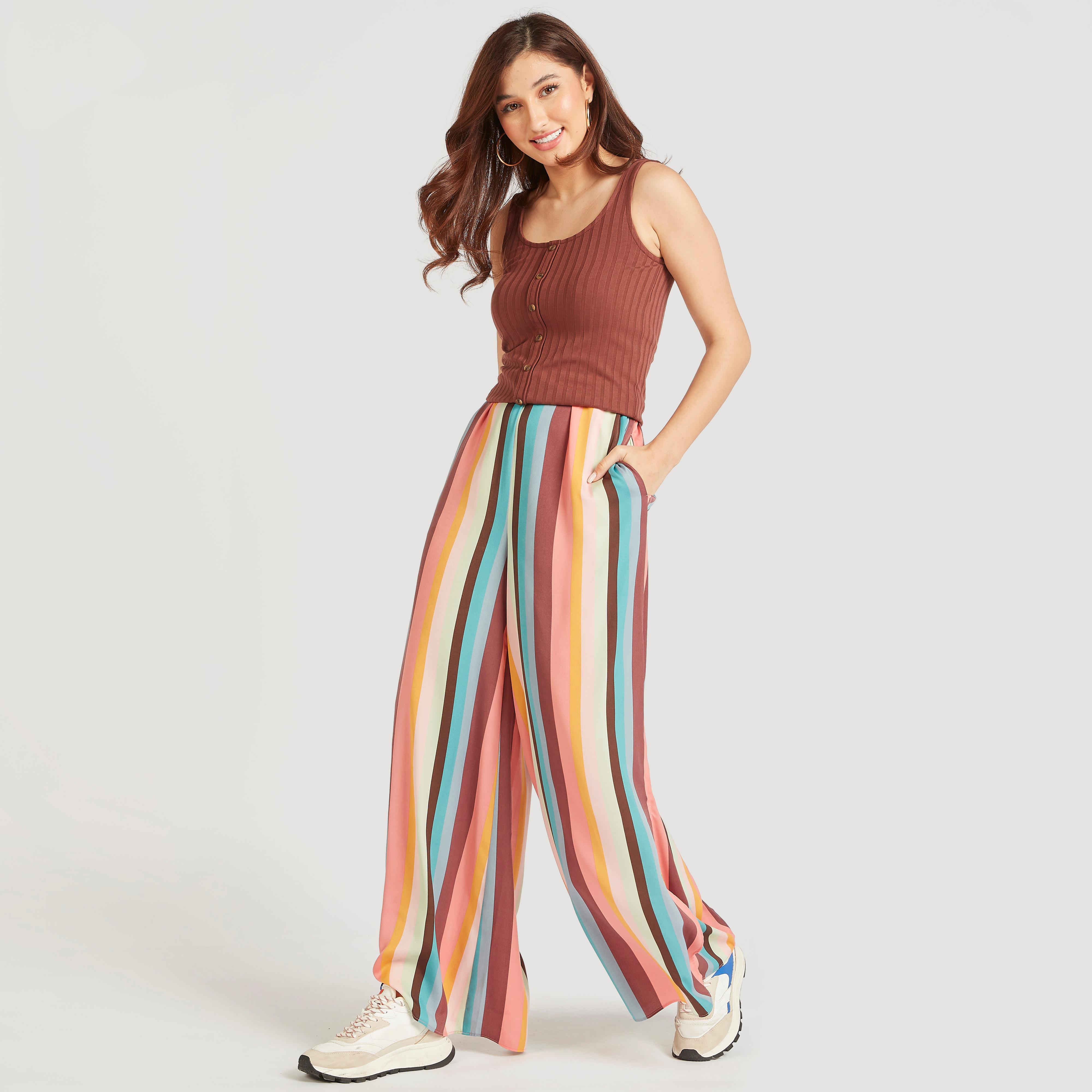 بلوزة دون أكمام سادة بياقة عميقة وإغلاق بأزرار-women-clothing-tshirts-image-26