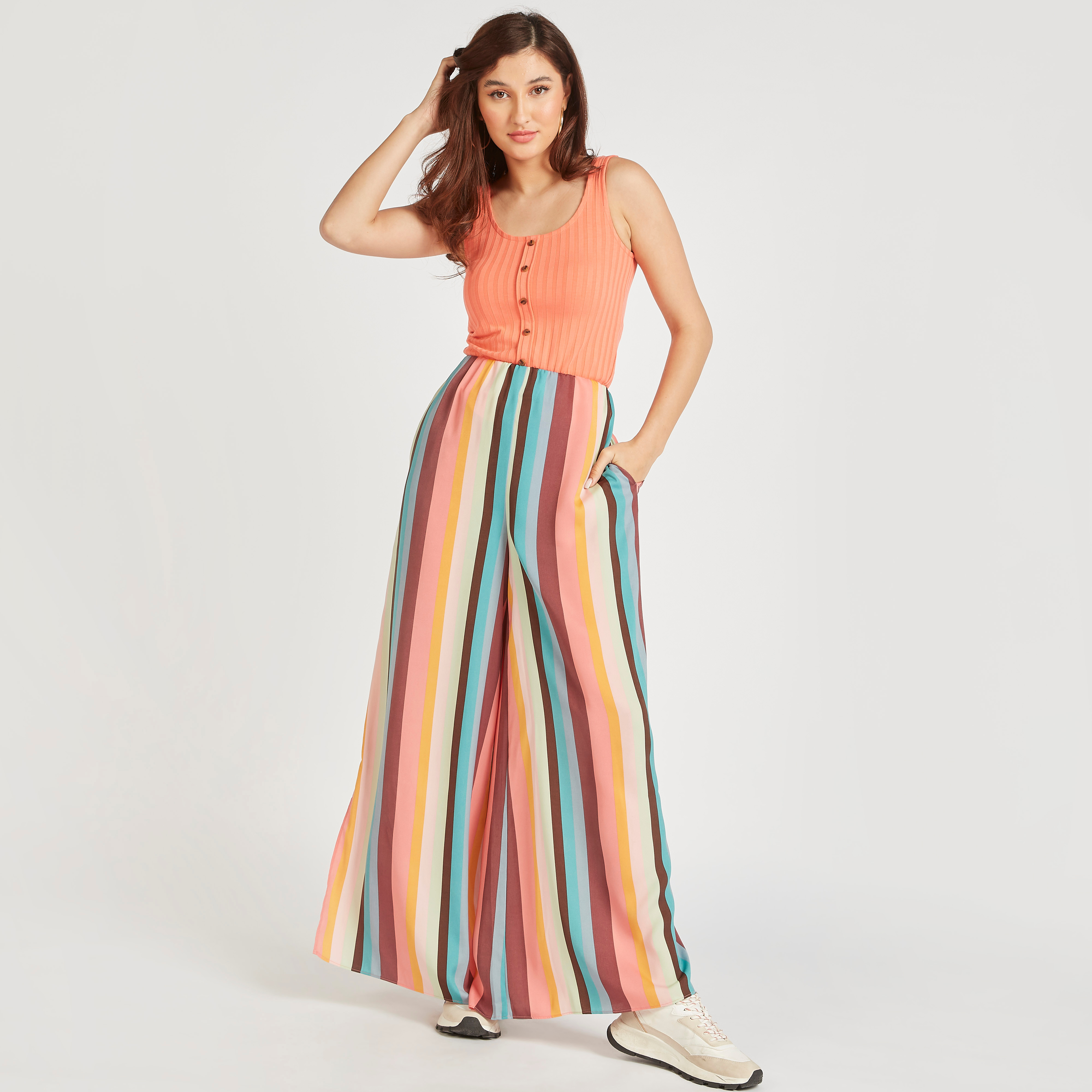 بلوزة دون أكمام سادة بياقة عميقة وإغلاق بأزرار-women-clothing-tshirts-image-46