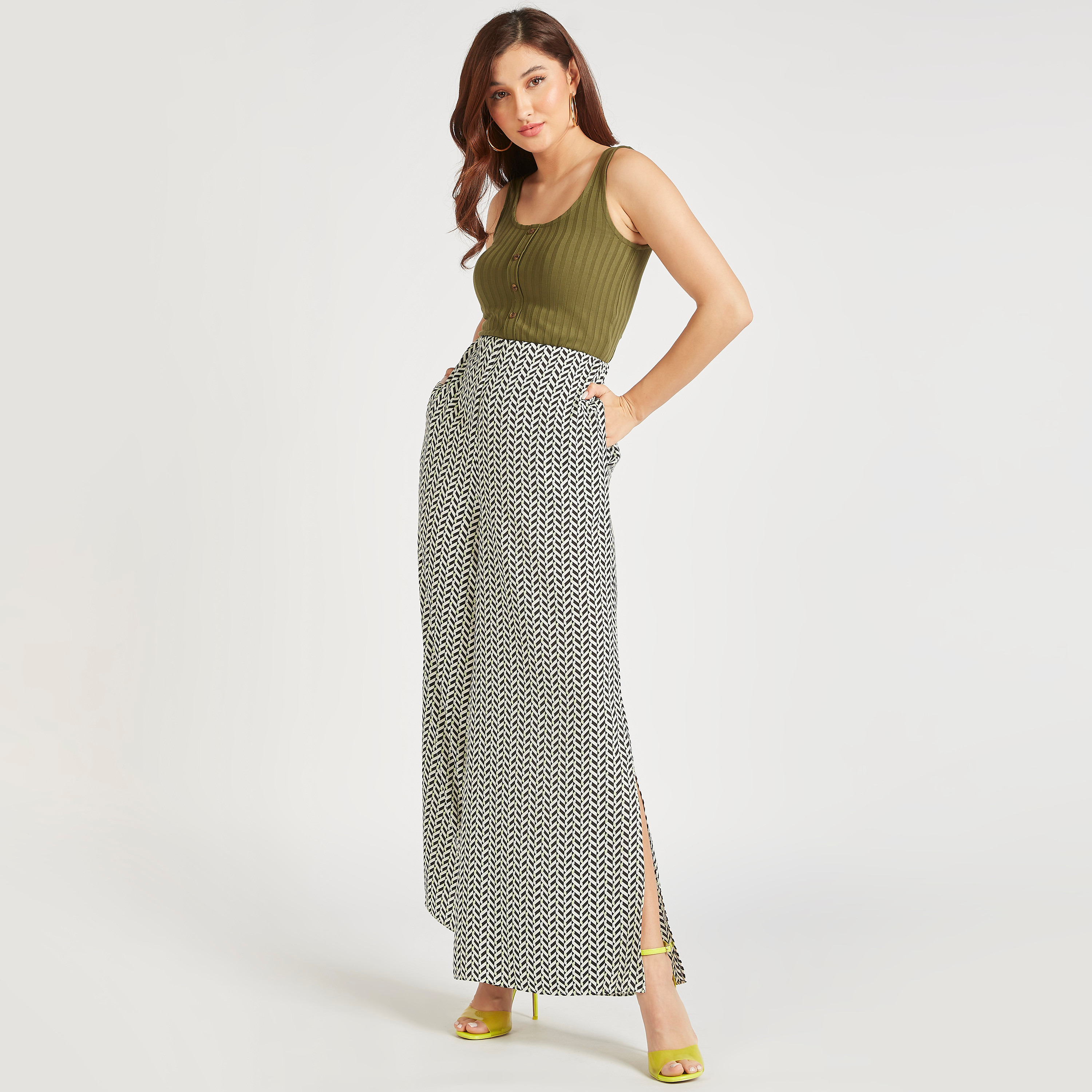 بلوزة دون أكمام سادة بياقة عميقة وإغلاق بأزرار-women-clothing-tshirts-image-22
