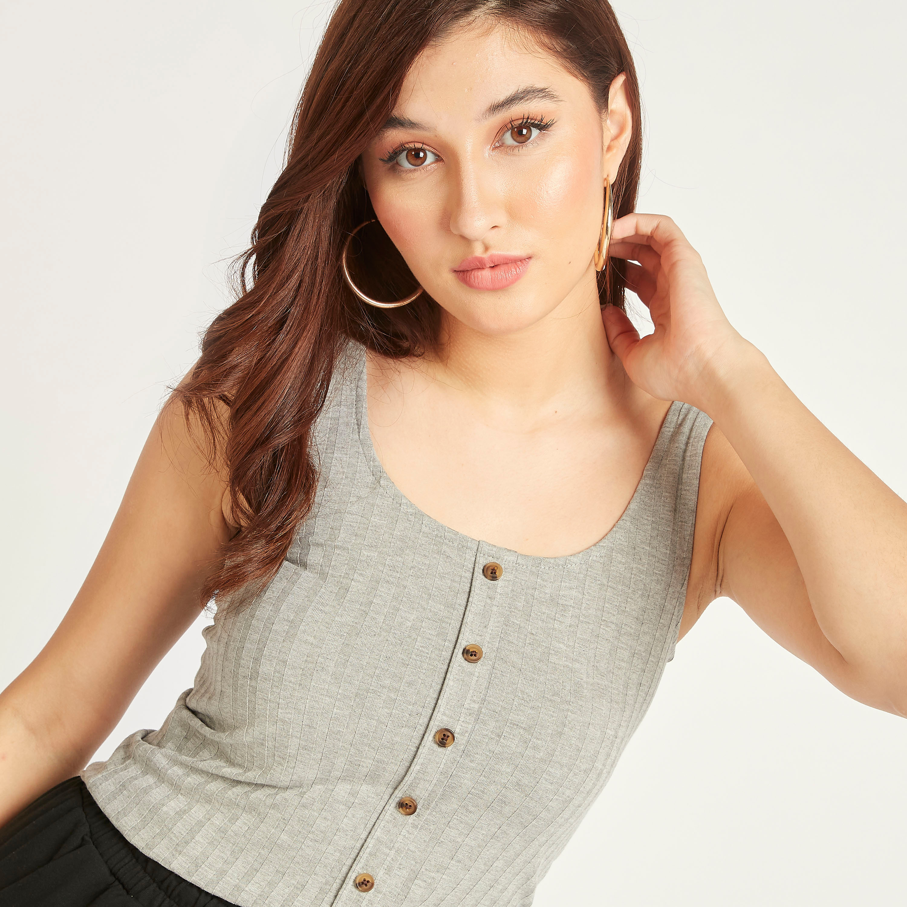 بلوزة دون أكمام سادة بياقة عميقة وإغلاق بأزرار-women-clothing-tshirts-image-37