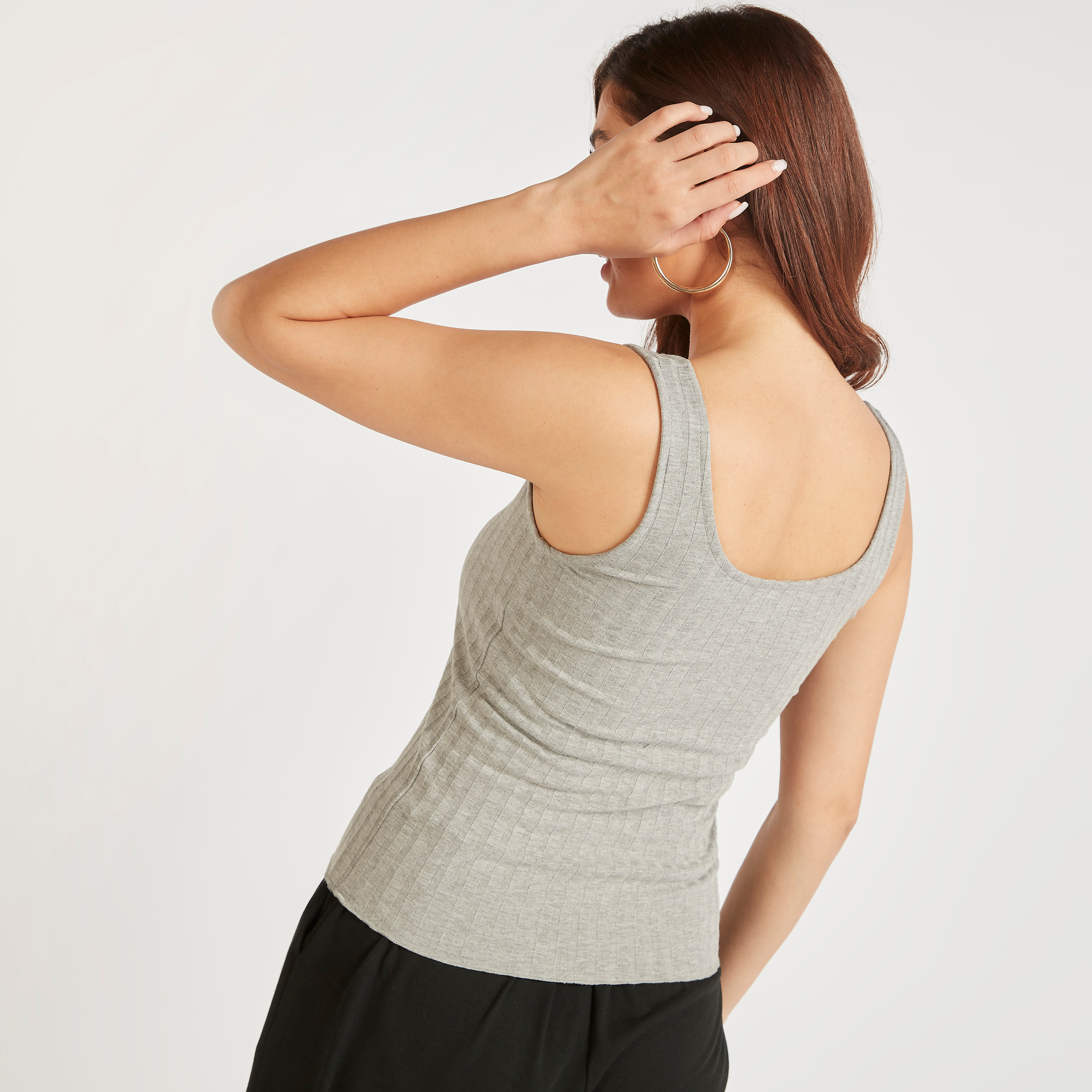 بلوزة دون أكمام سادة بياقة عميقة وإغلاق بأزرار-women-clothing-tshirts-image-40