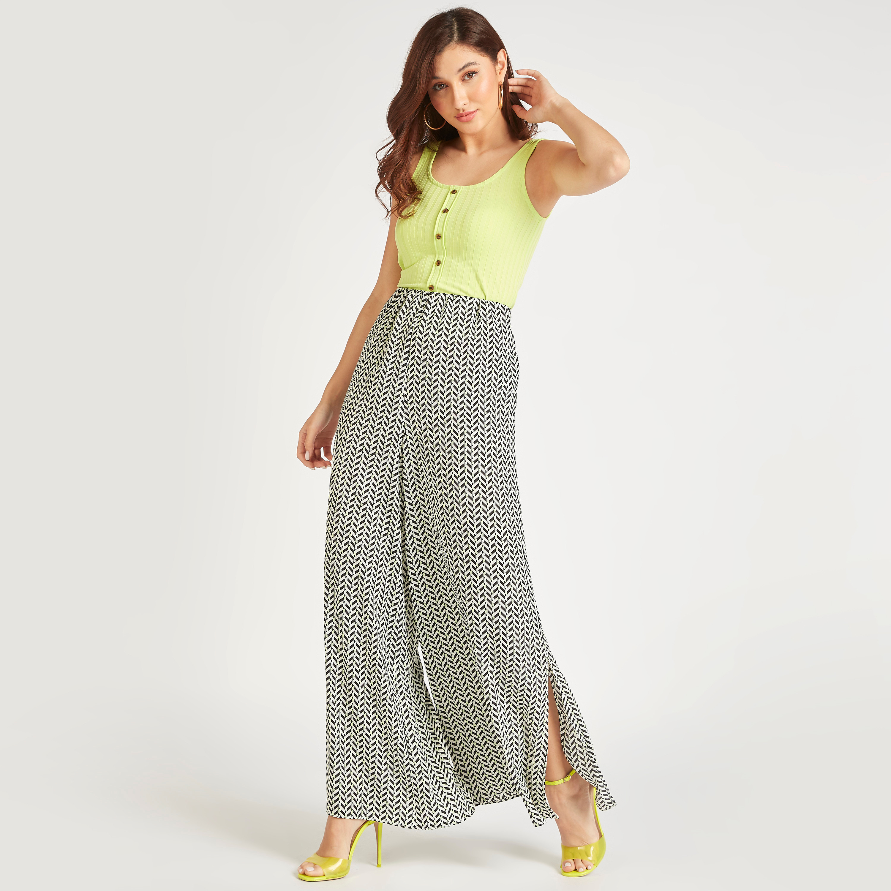 بلوزة دون أكمام سادة بياقة عميقة وإغلاق بأزرار-women-clothing-tshirts-image-6