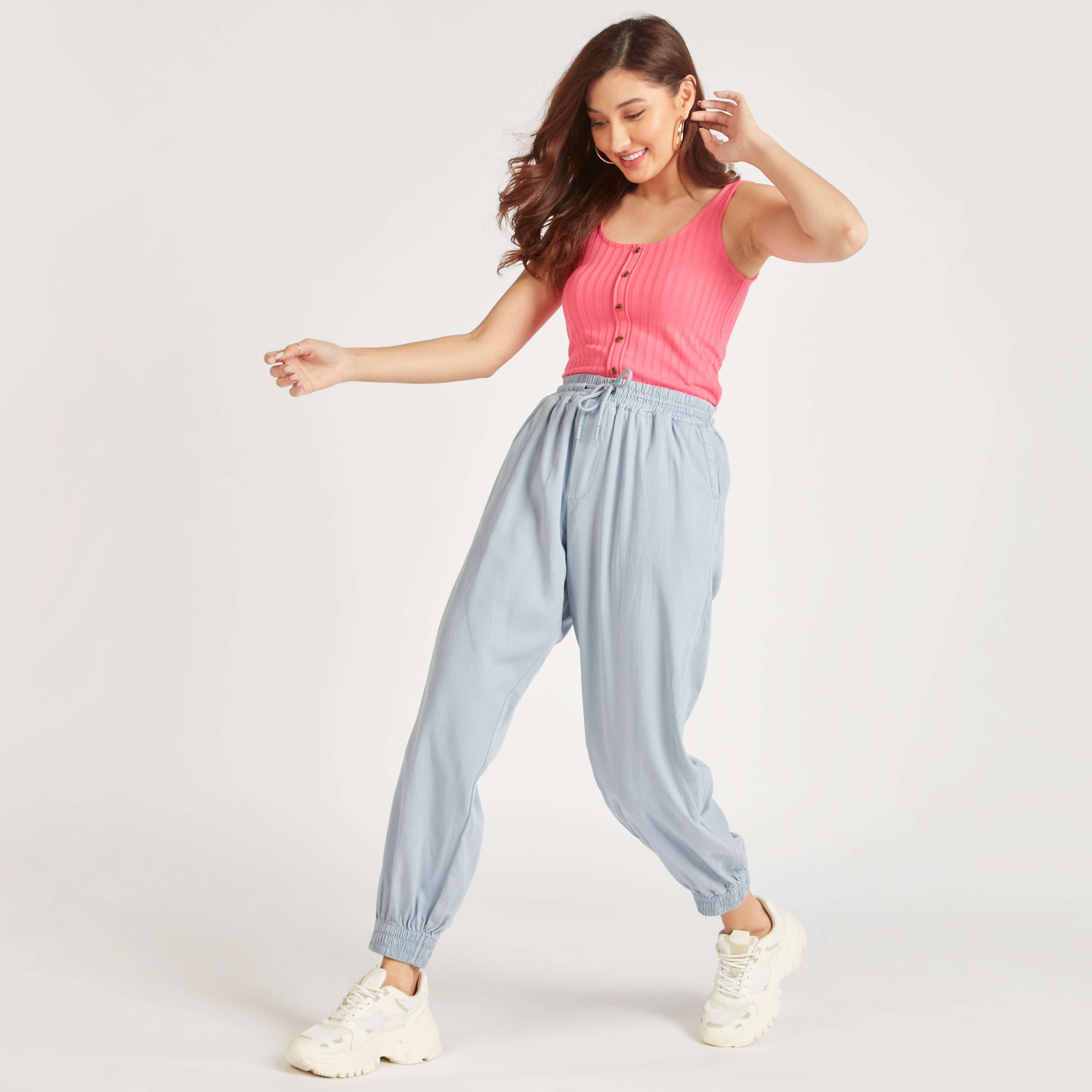 بلوزة دون أكمام سادة بياقة عميقة وإغلاق بأزرار-women-clothing-tshirts-image-14