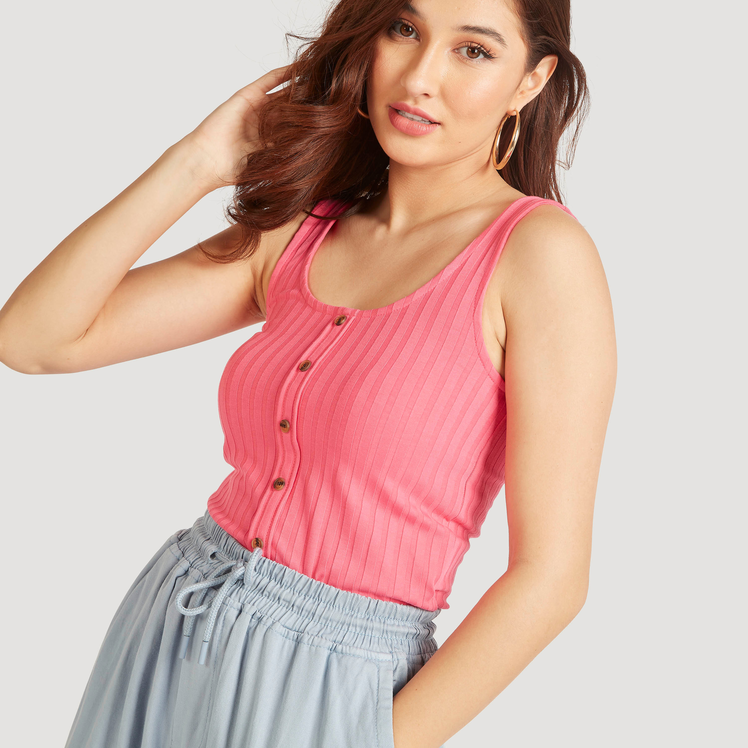 بلوزة دون أكمام سادة بياقة عميقة وإغلاق بأزرار-women-clothing-tshirts-image-15