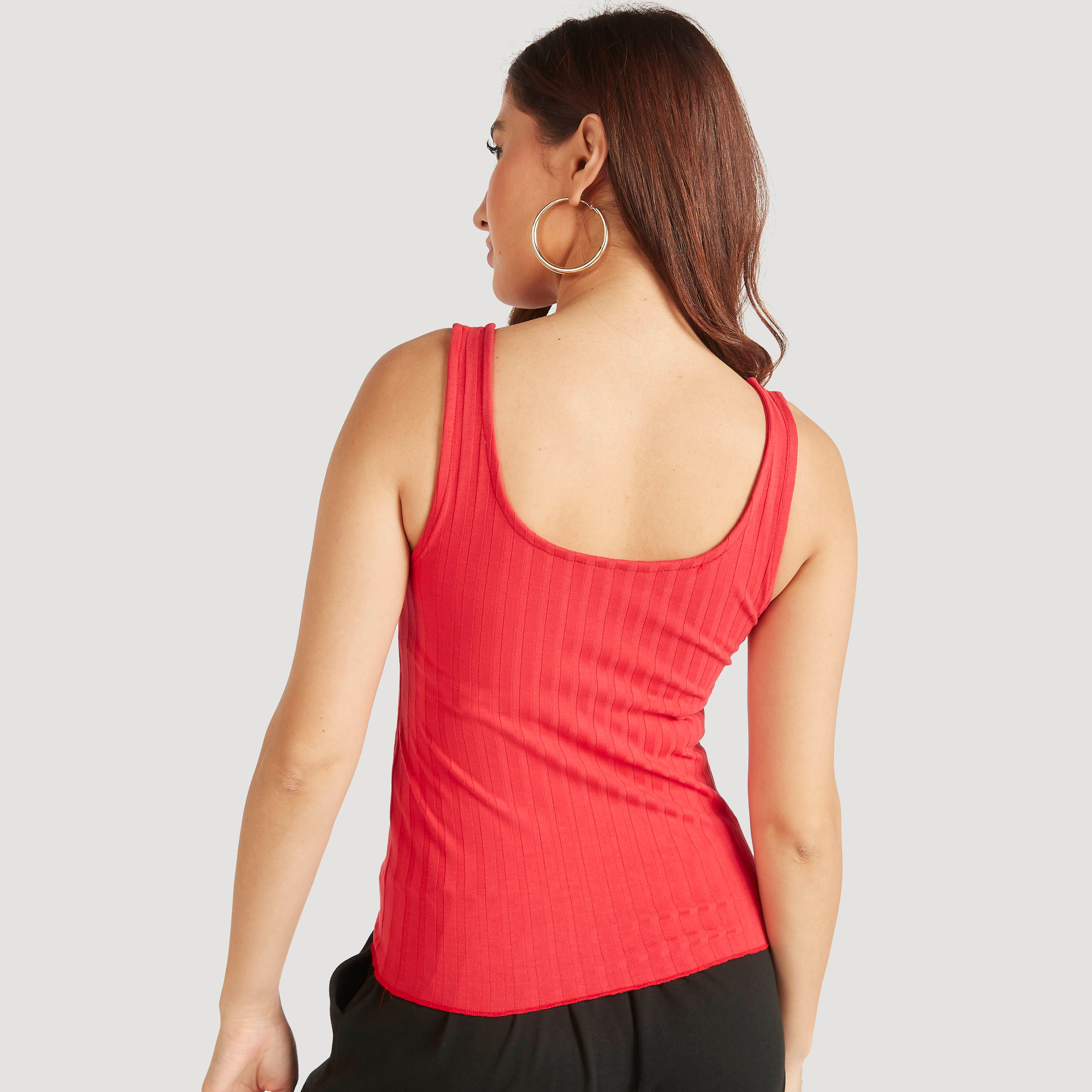 بلوزة دون أكمام سادة بياقة عميقة وإغلاق بأزرار-women-clothing-tshirts-image-4