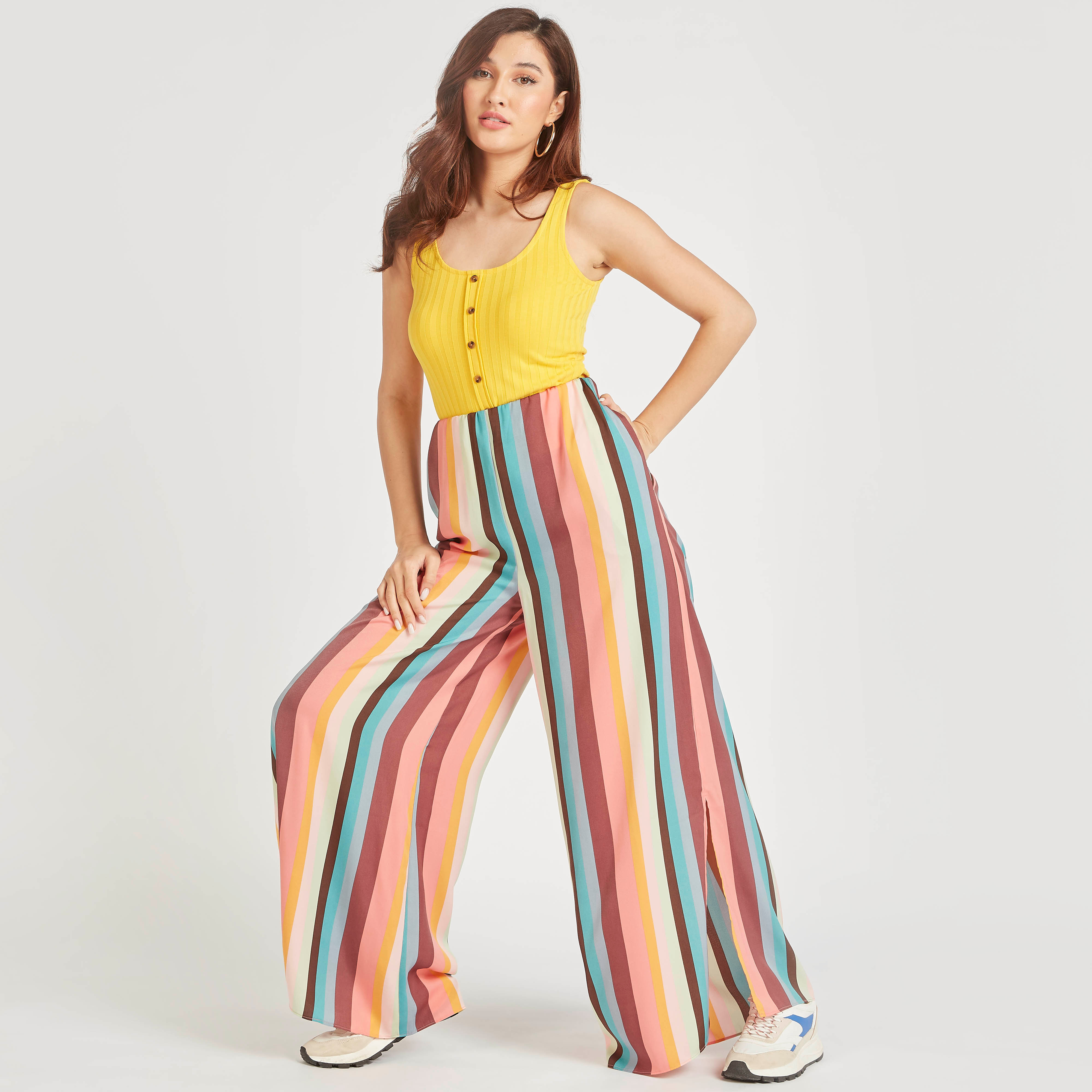 بلوزة دون أكمام سادة بياقة عميقة وإغلاق بأزرار-women-clothing-tshirts-image-30