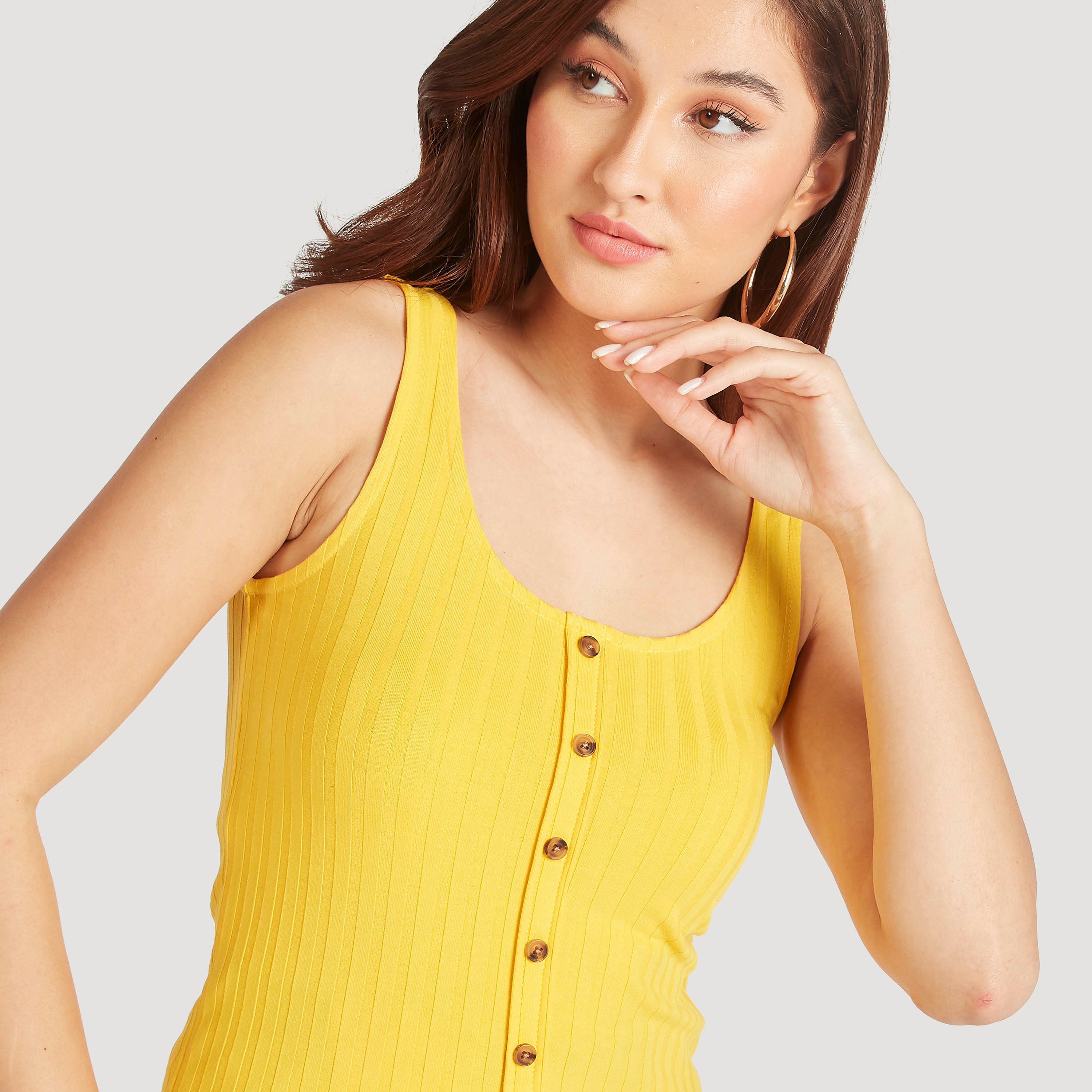 بلوزة دون أكمام سادة بياقة عميقة وإغلاق بأزرار-women-clothing-tshirts-image-31