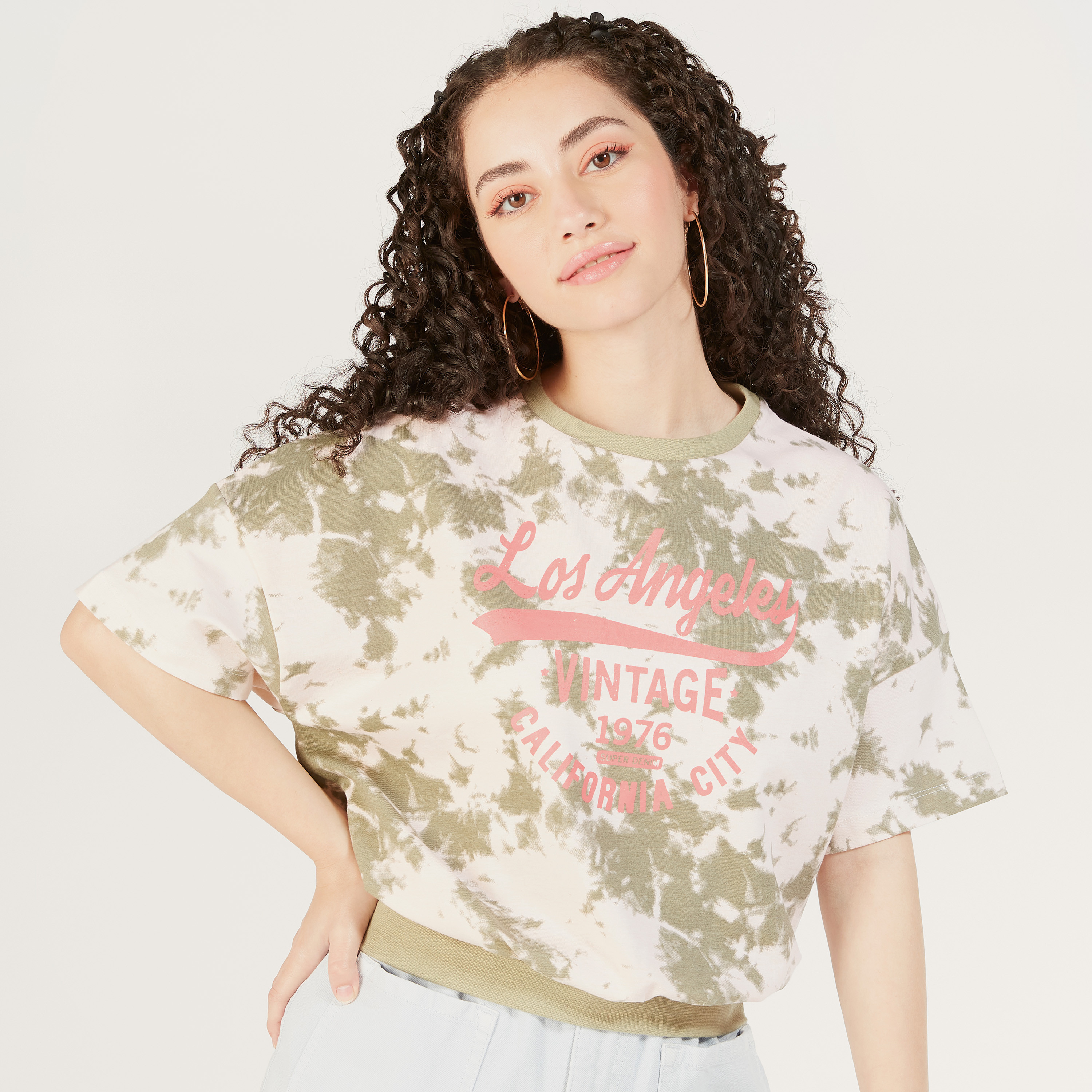 تيشيرت بياقة مستديرة وأكمام قصيرة وطَبعات-women-clothing-tshirts-image-1