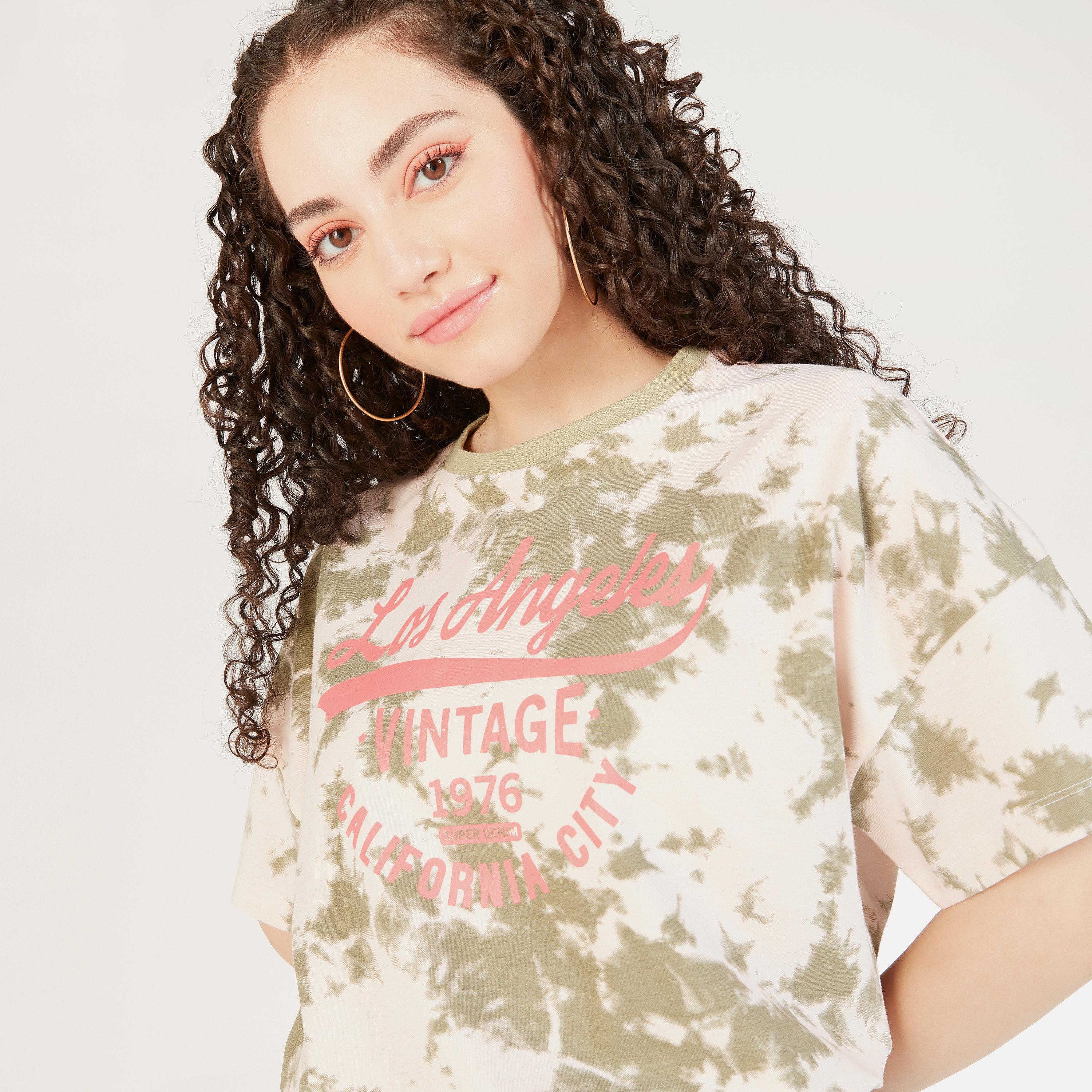 تيشيرت بياقة مستديرة وأكمام قصيرة وطَبعات-women-clothing-tshirts-image-3
