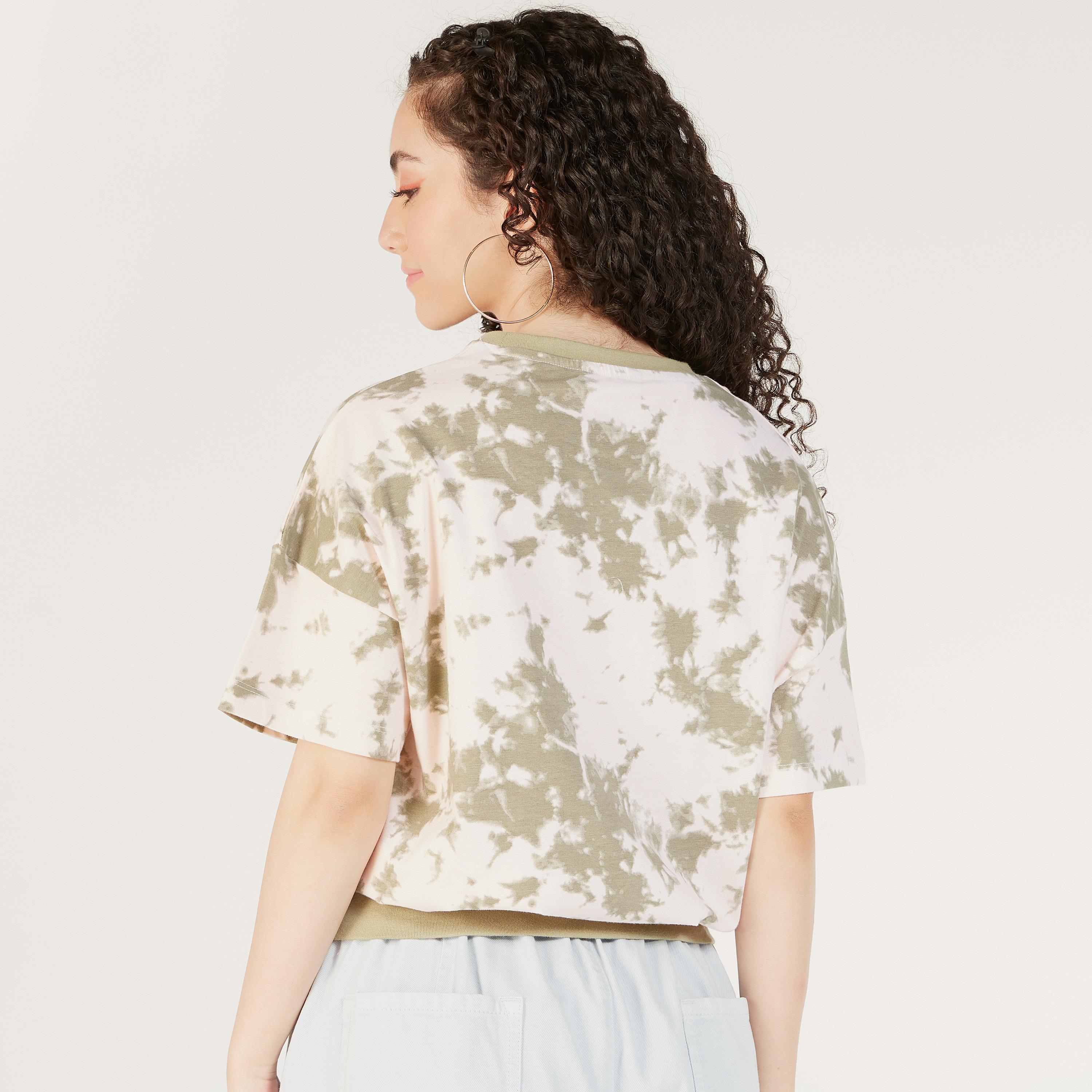 تيشيرت بياقة مستديرة وأكمام قصيرة وطَبعات-women-clothing-tshirts-image-4