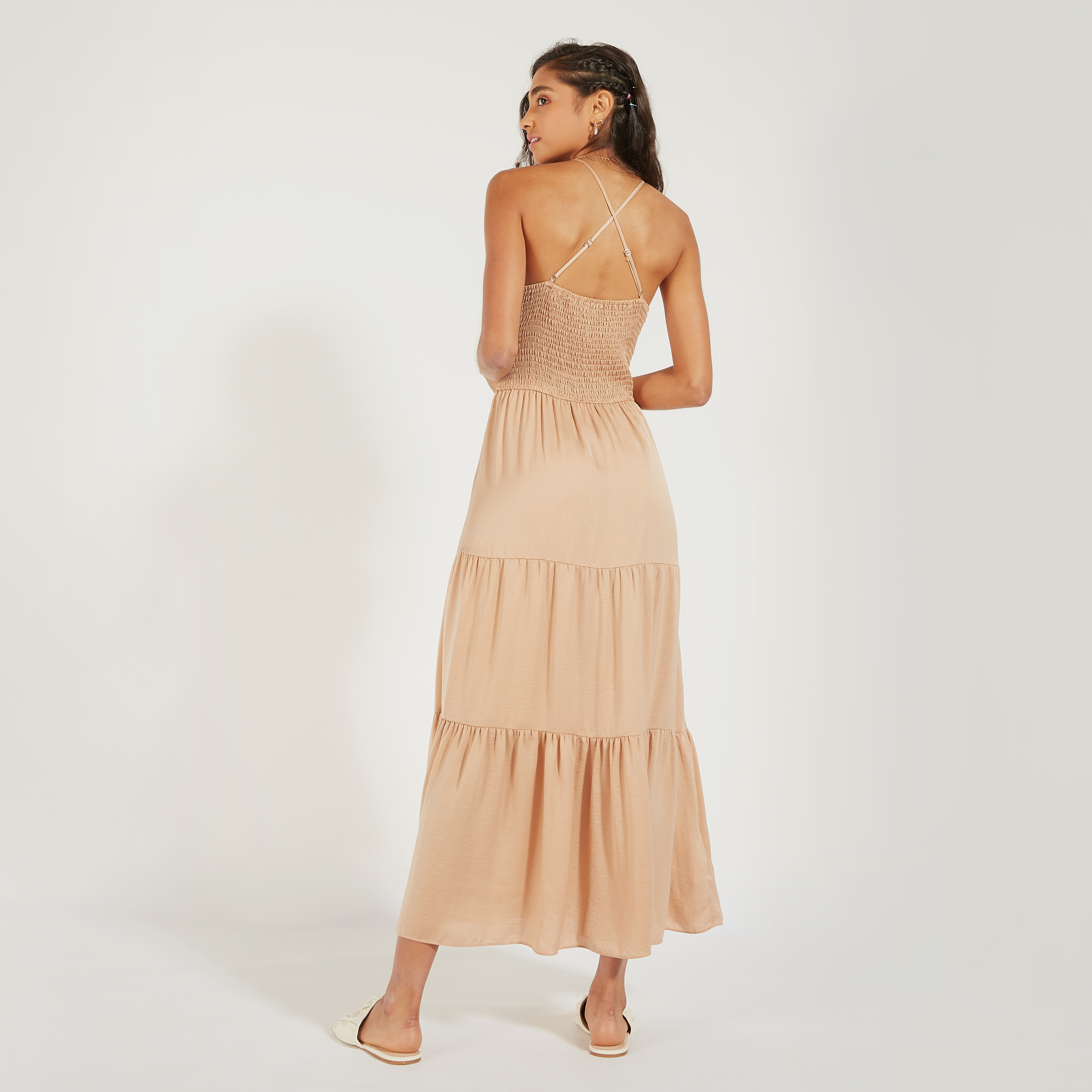 فستان سادة دون أكمام متعدد الطبقات بياقة هالتر وتفاصيل مطرزة-women-clothing-dresses-image-14