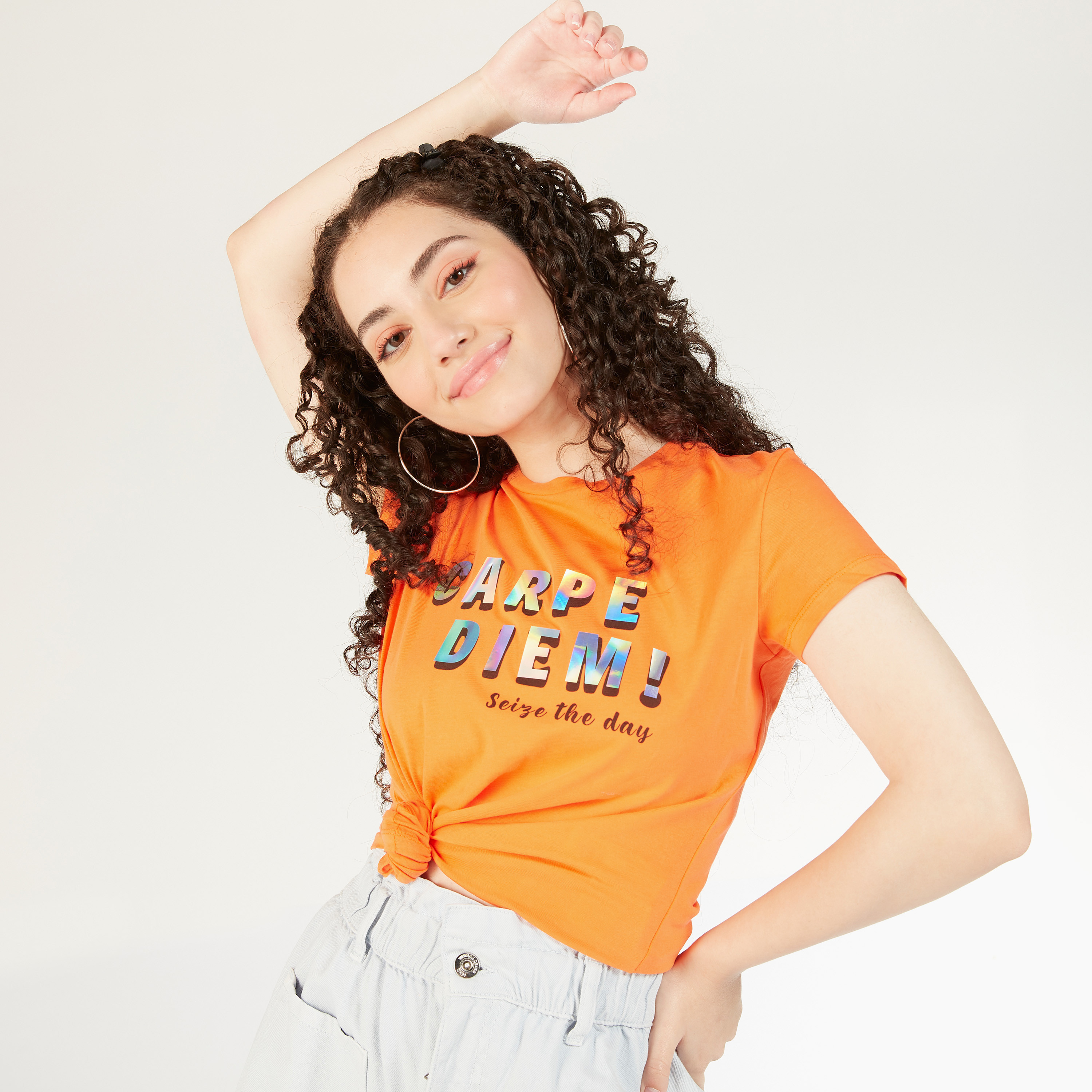 تيشيرت بياقة ضيقة وأكمام قصيرة وطبعات-women-clothing-tshirts-image-1