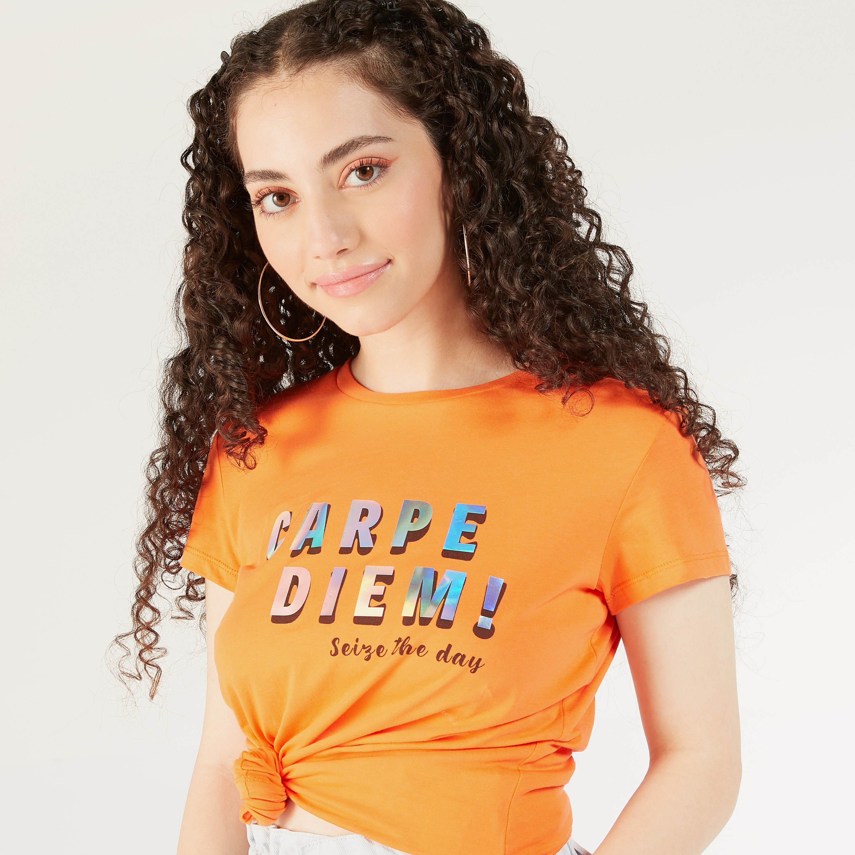 تيشيرت بياقة ضيقة وأكمام قصيرة وطبعات-women-clothing-tshirts-image-3