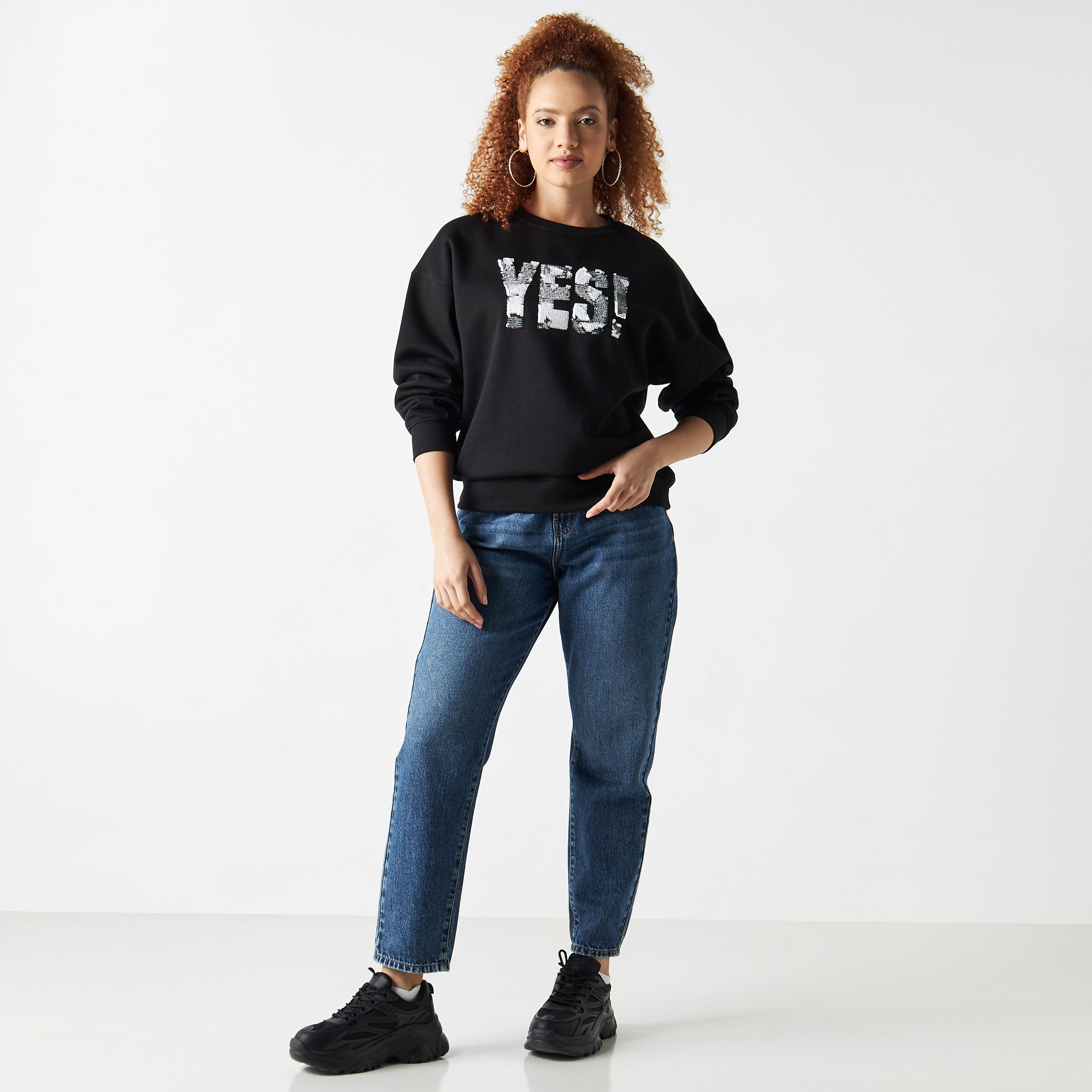 سويت شيرت مزين بالترتر بياقة مستديرة وأكمام منسدلة-women-clothing-hoodiesandsweatshirts-sweatshirts-image-2