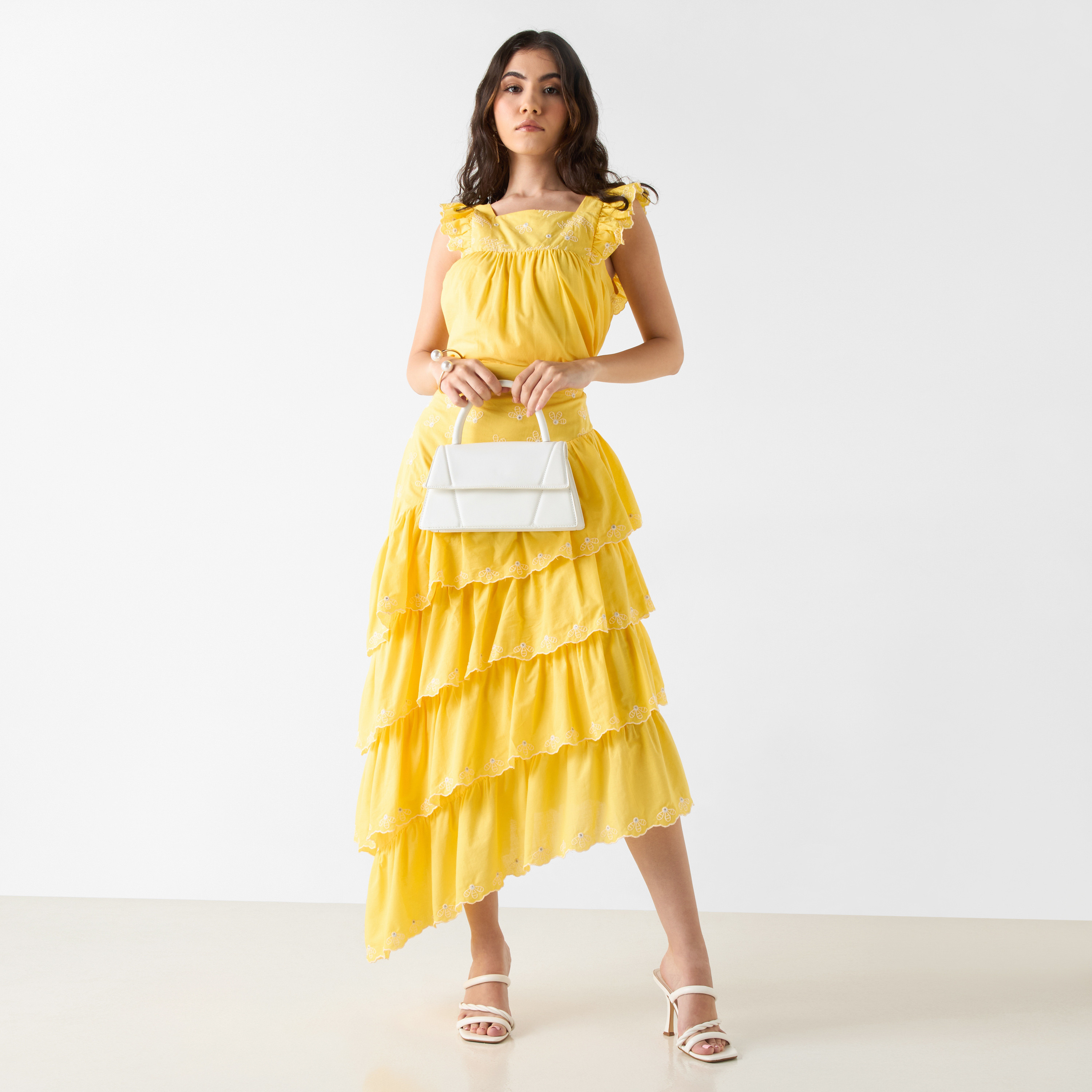 بلوزة بدون أكمام مطرّزة بتفاصيل كشكشة-women-clothing-shirtsandblouses-blouses-image-2