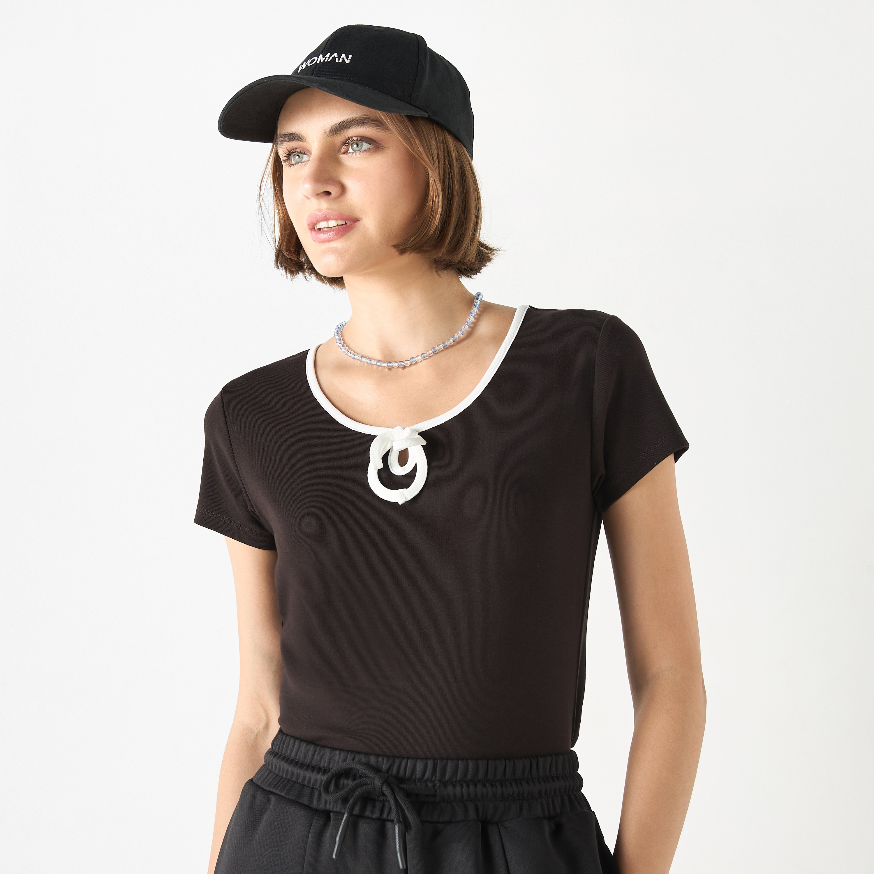 تيشيرت بأكمام قصيرة وياقة برباط-women-clothing-tshirts-image-4