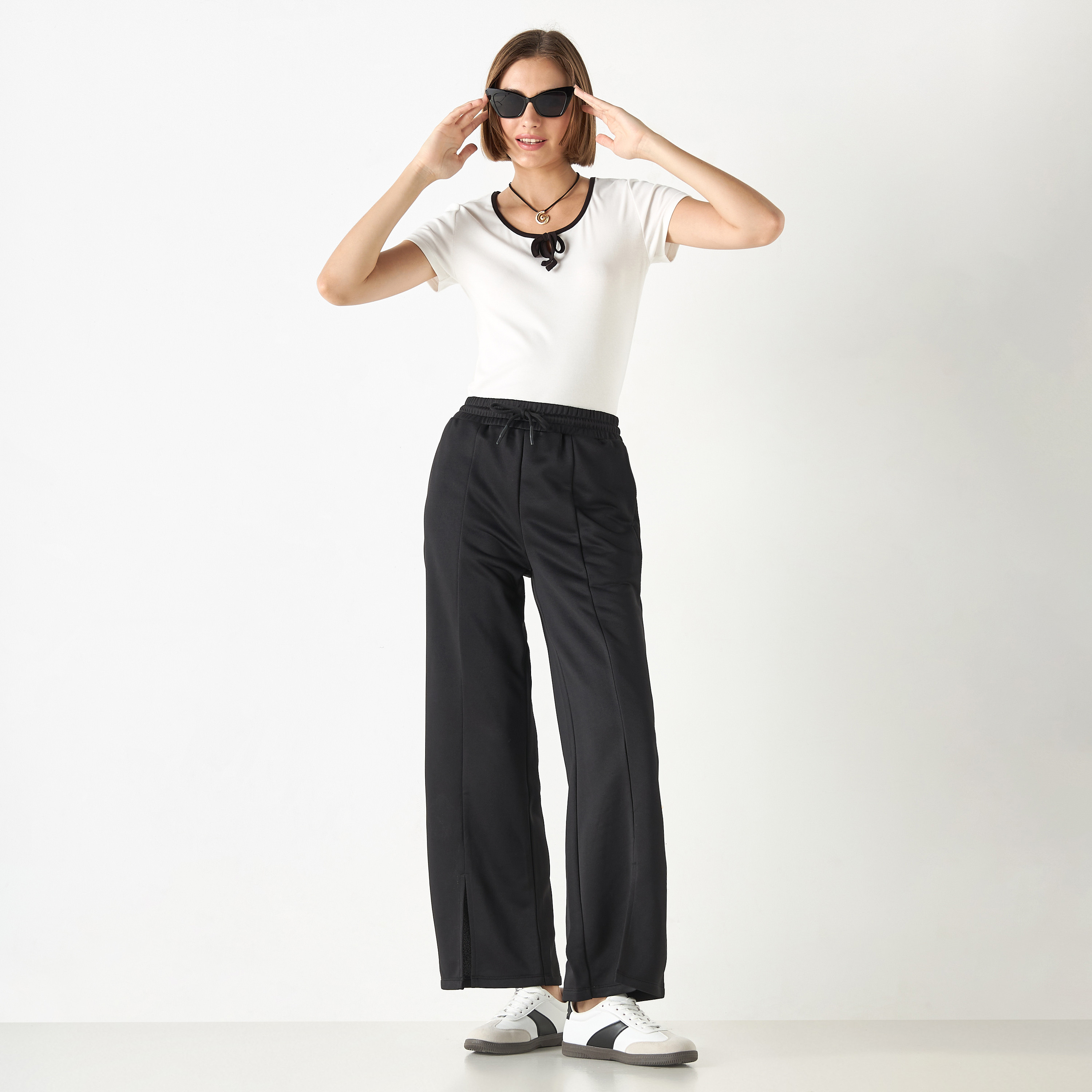 تيشيرت بأكمام قصيرة وياقة برباط-women-clothing-tshirts-image-7