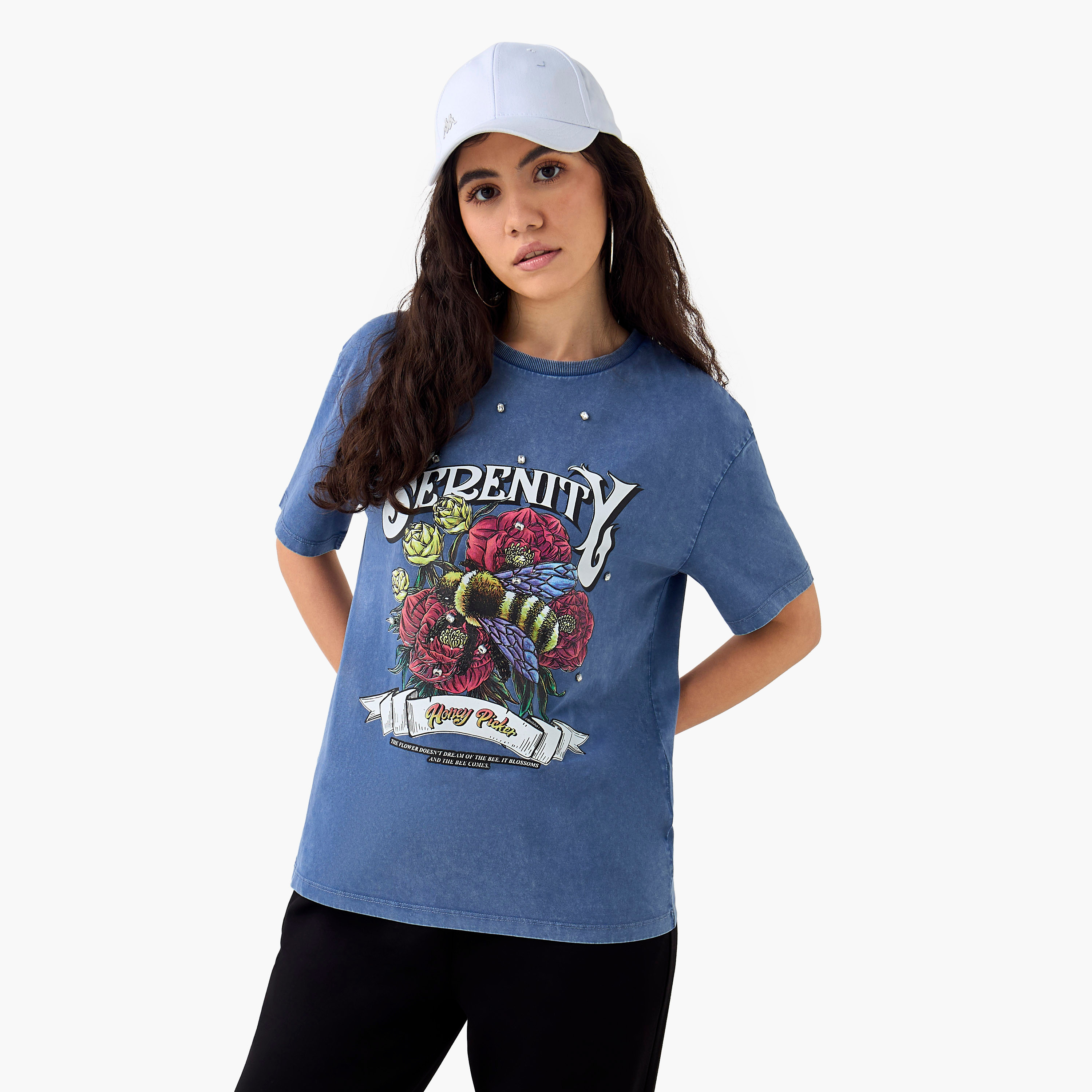 تيشيرت بأكمام قصيرة وياقة مستديرة وطبعات جرافيك-women-clothing-tshirts-image-1