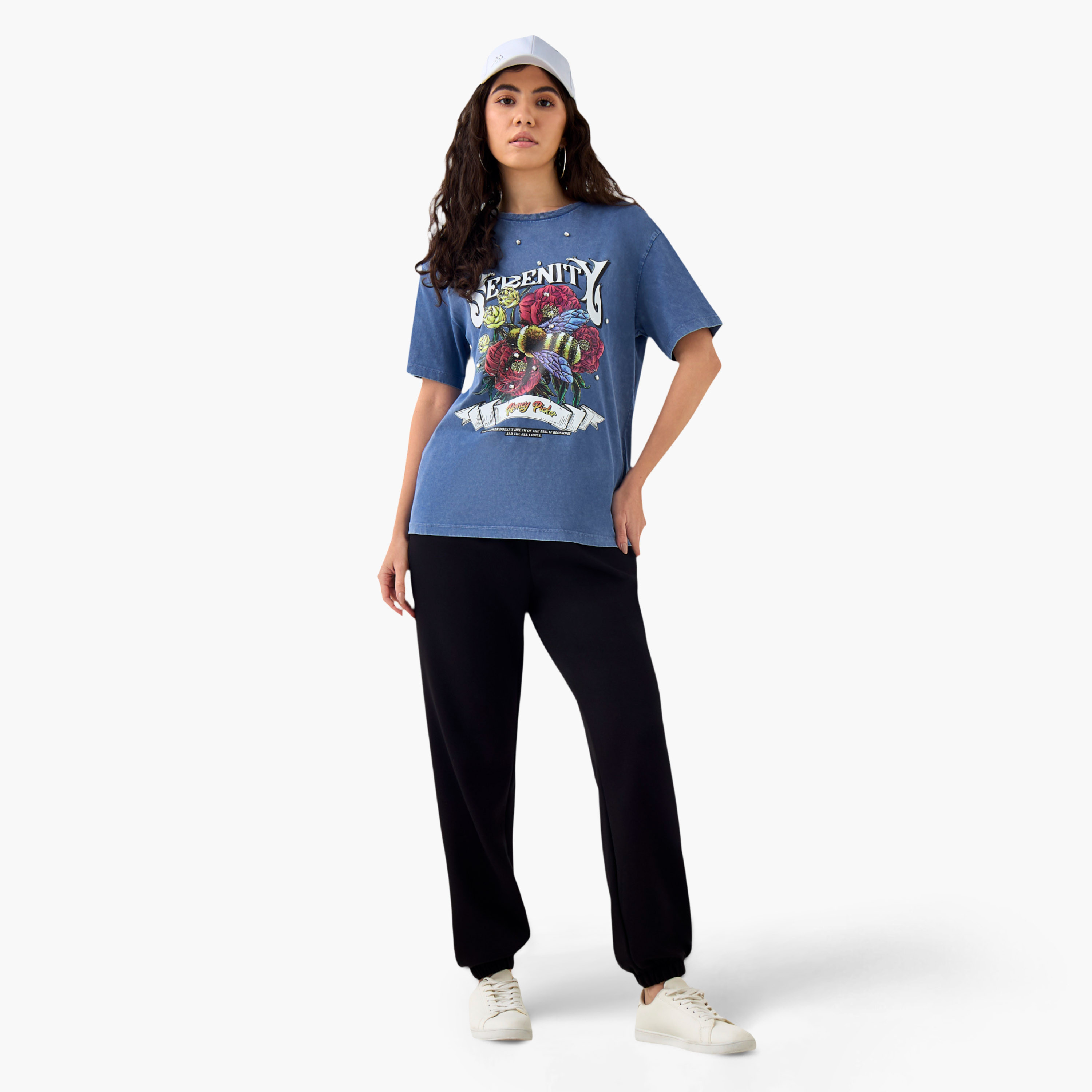 تيشيرت بأكمام قصيرة وياقة مستديرة وطبعات جرافيك-women-clothing-tshirts-image-2