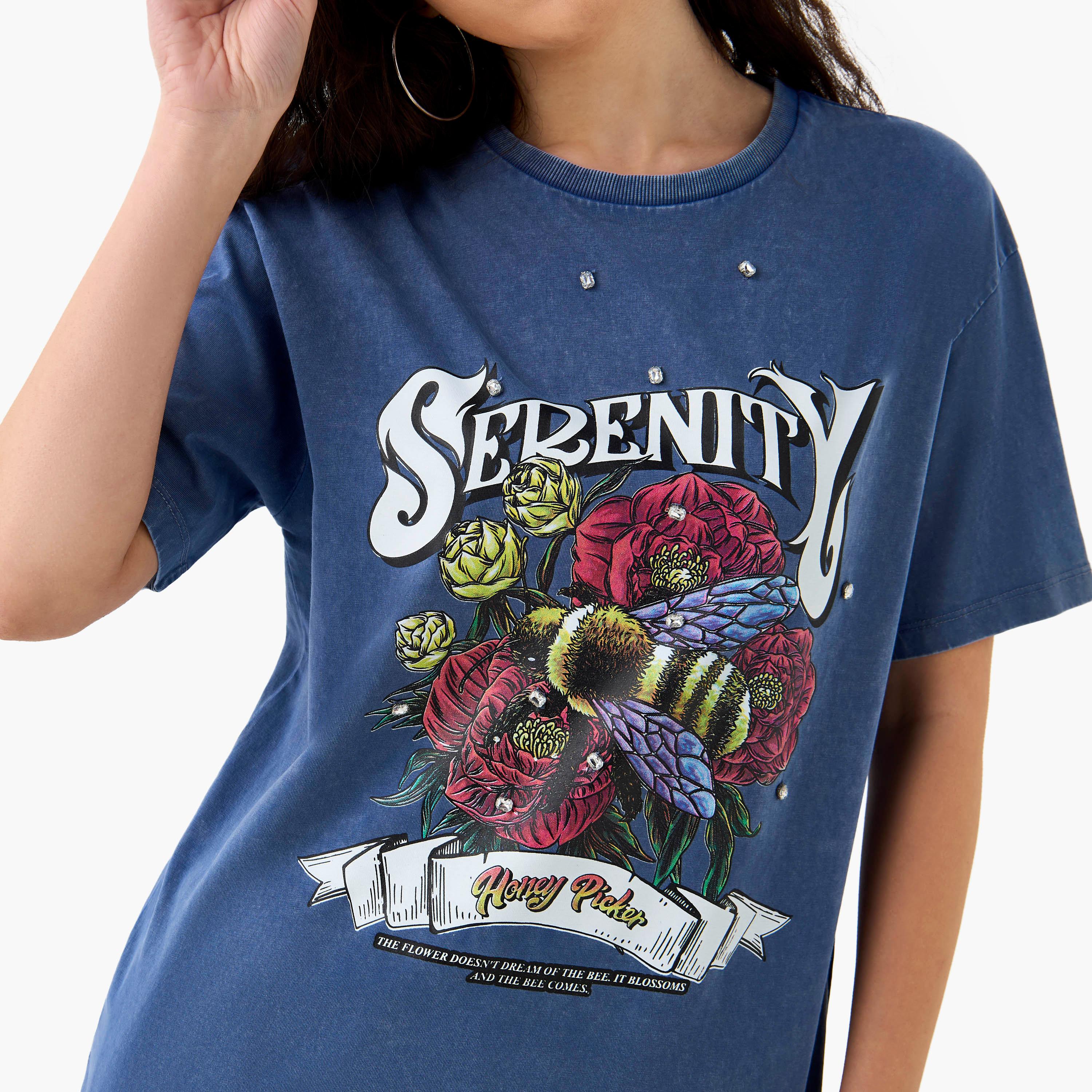 تيشيرت بأكمام قصيرة وياقة مستديرة وطبعات جرافيك-women-clothing-tshirts-image-4