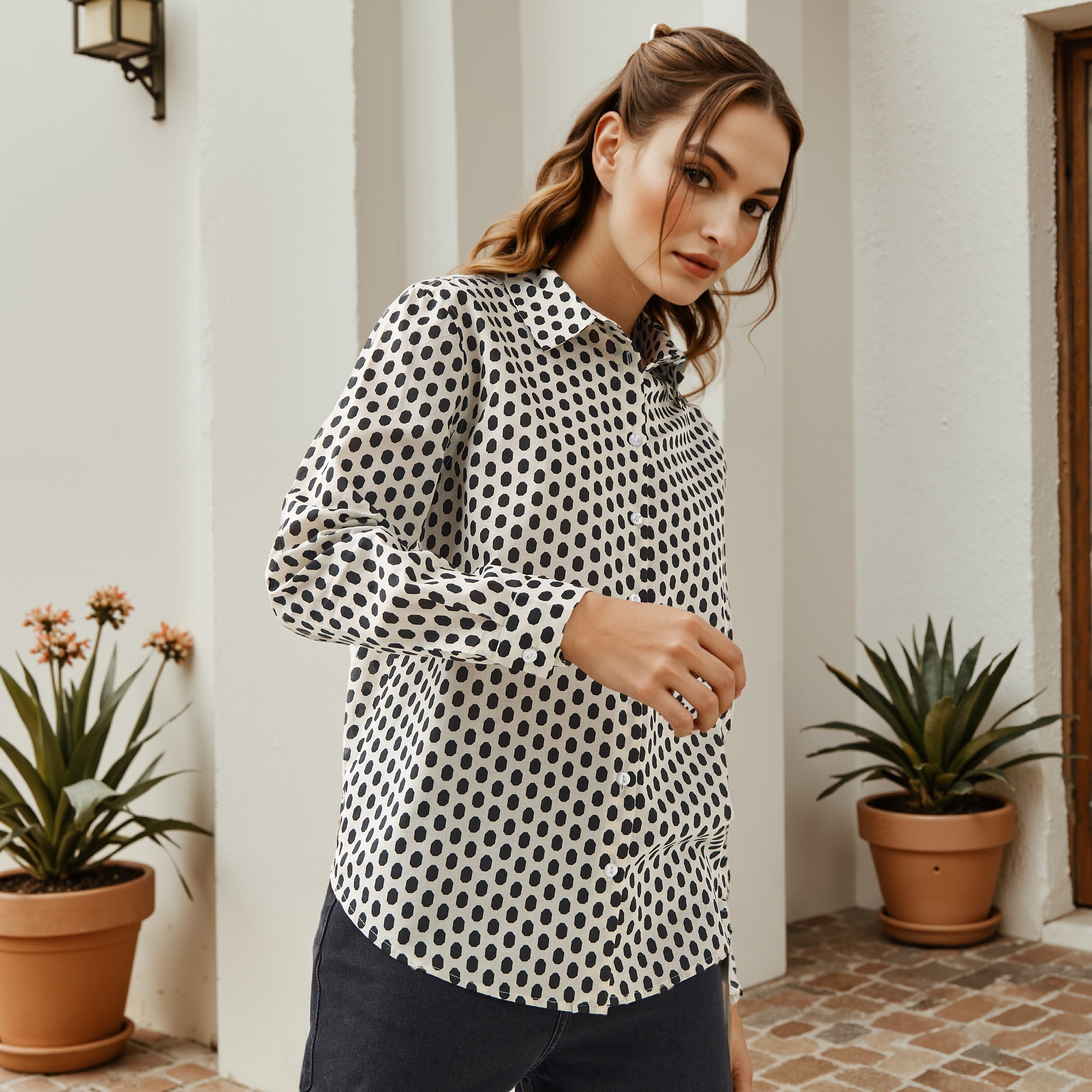 قميص قطن بياقة عادية وطبعات منقطة-women-clothing-shirtsandblouses-shirts-image-1
