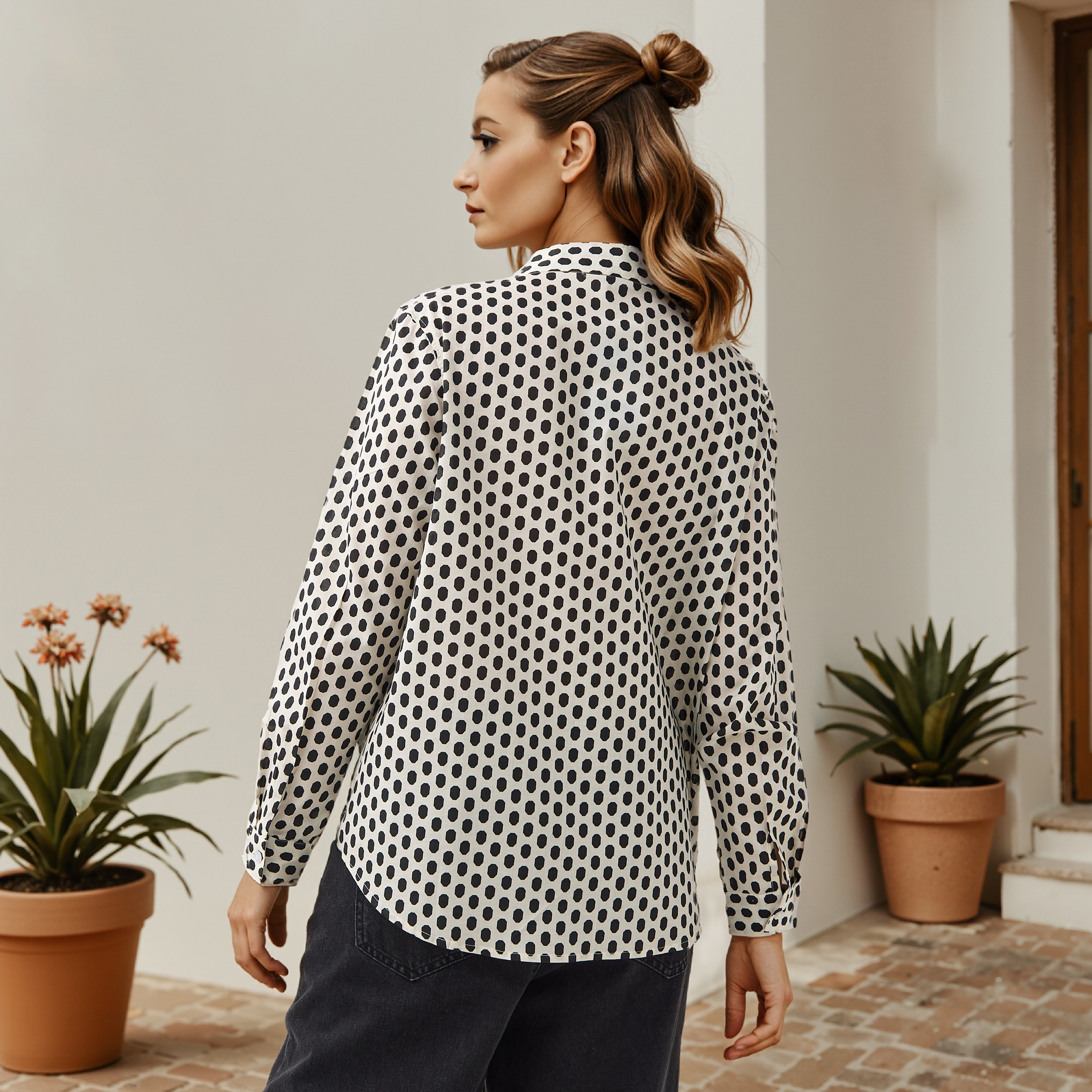 قميص قطن بياقة عادية وطبعات منقطة-women-clothing-shirtsandblouses-shirts-image-3