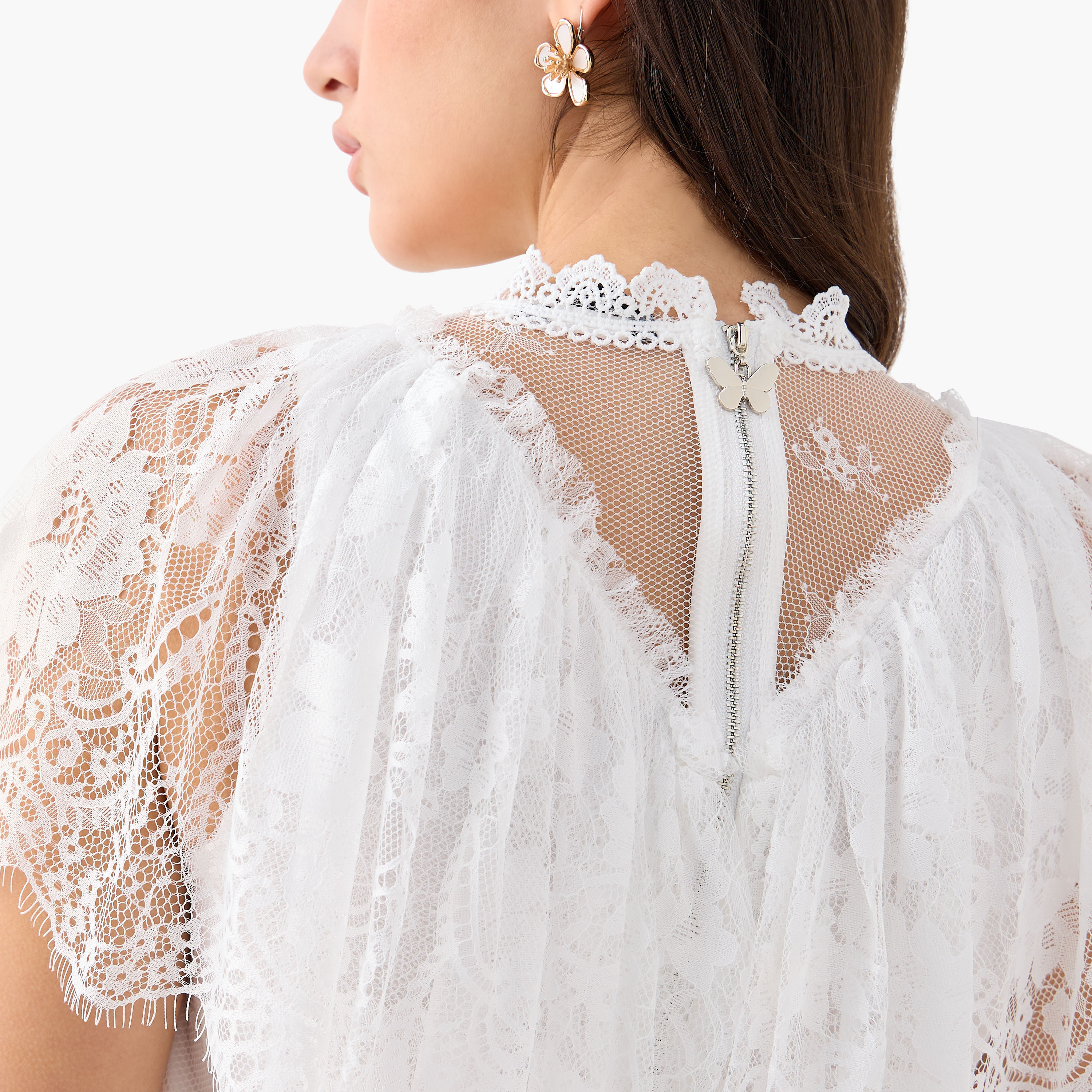 بلوزة بياقة عالية وأكمام قصيرة وتفاصيل دانتيل-women-clothing-shirtsandblouses-blouses-image-10