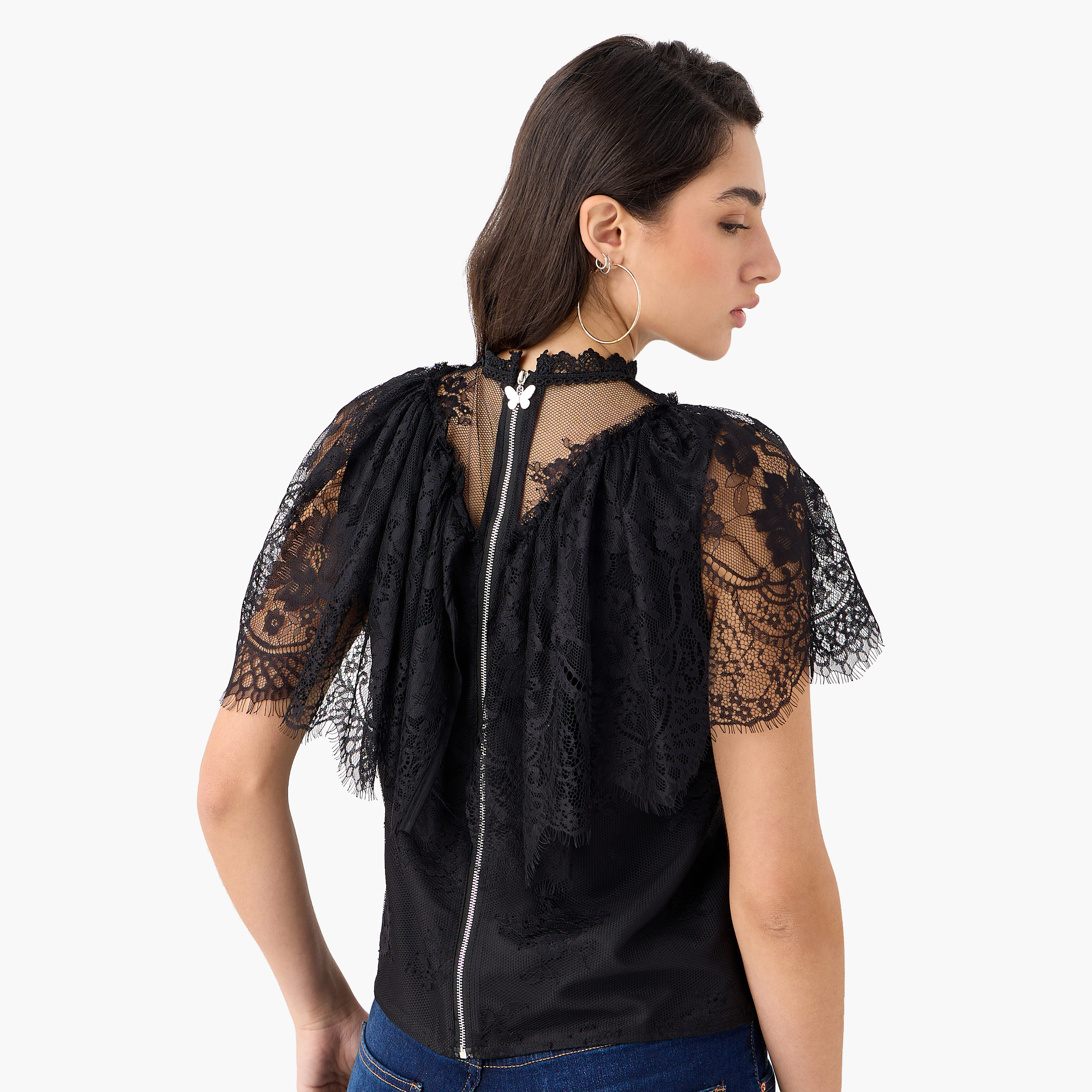 بلوزة بياقة عالية وأكمام قصيرة وتفاصيل دانتيل-women-clothing-shirtsandblouses-blouses-image-3