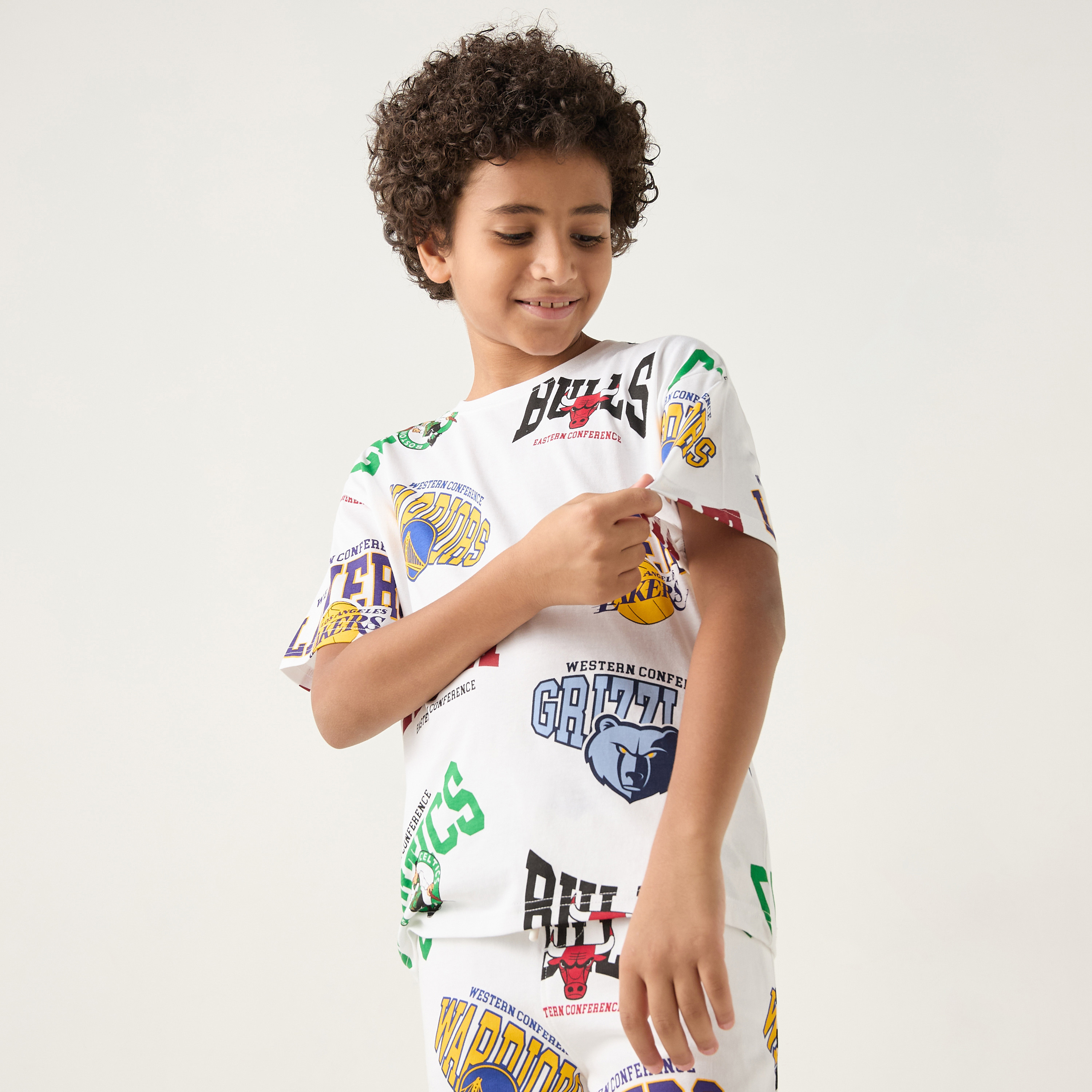 طقم تيشيرت وشورت بقصة واسعة بطبعات من إن بي إيه-boys-clothing-setsandcoords-image-2